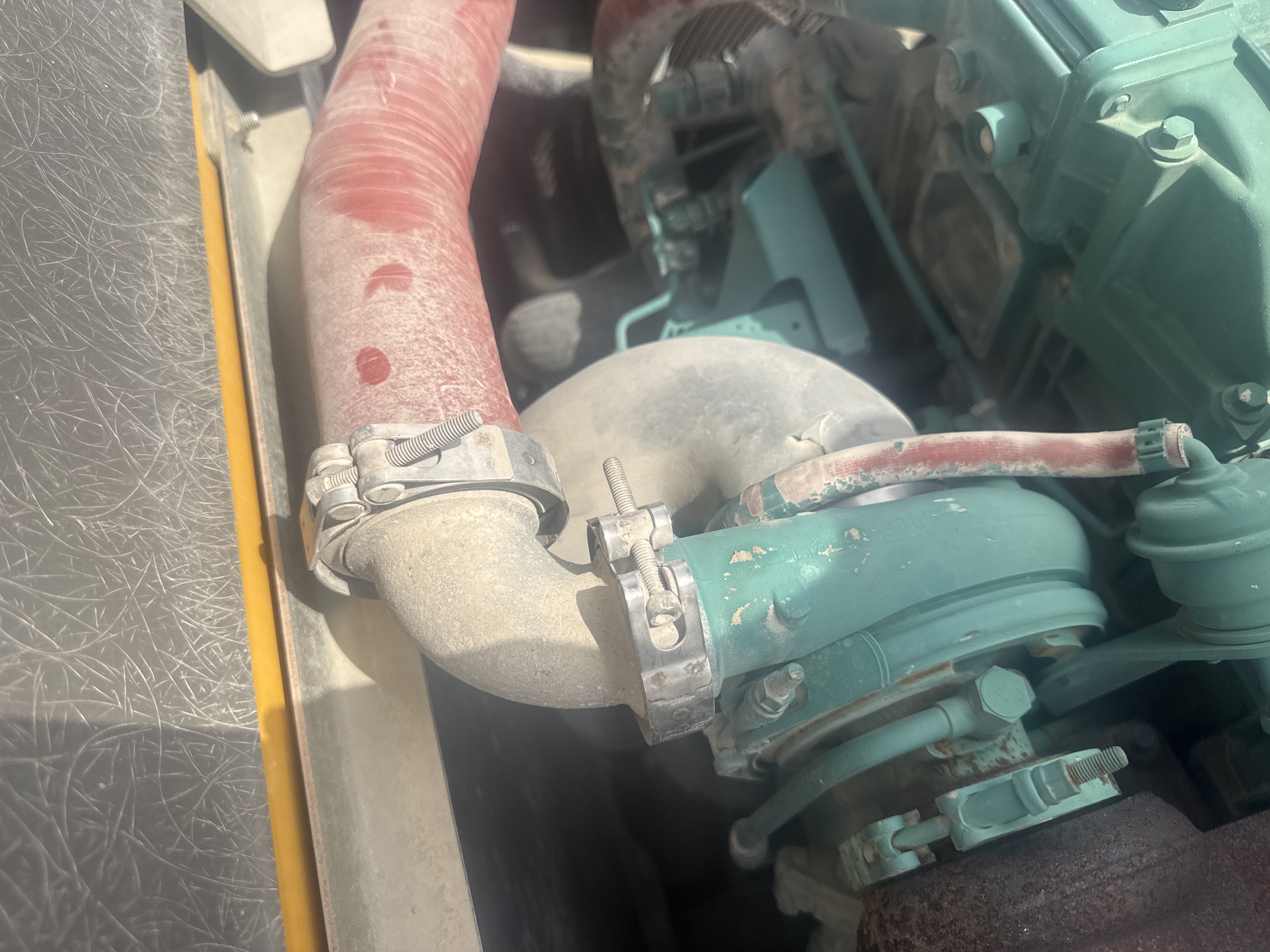 WLX-001-Volvo-EW160D-Wheel-excavators-inspection-Engine-Hoses-1