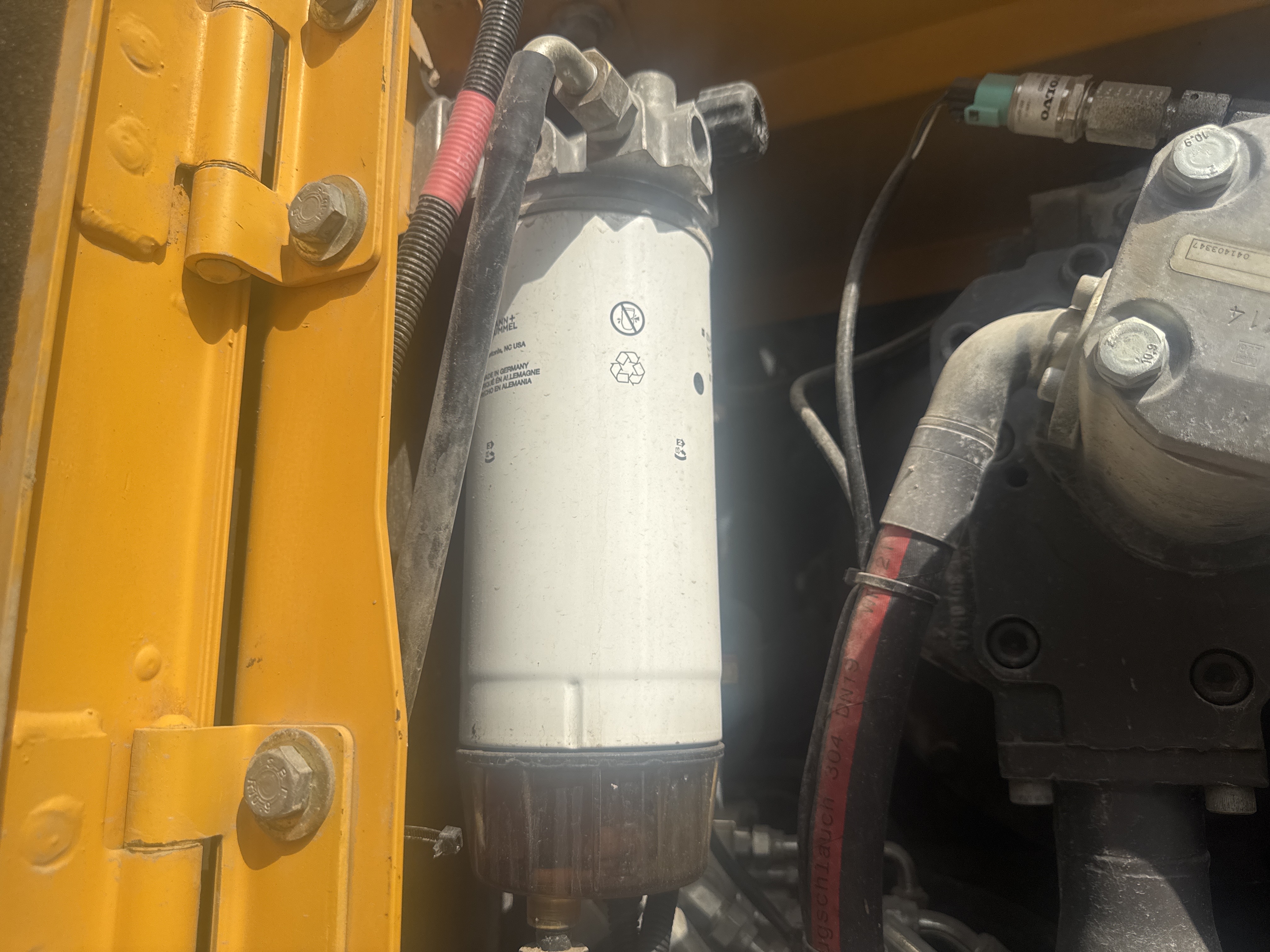 WLX-001-Volvo-EW160D-Wheel-excavators-inspection-Engine-Fuel-leaks-1