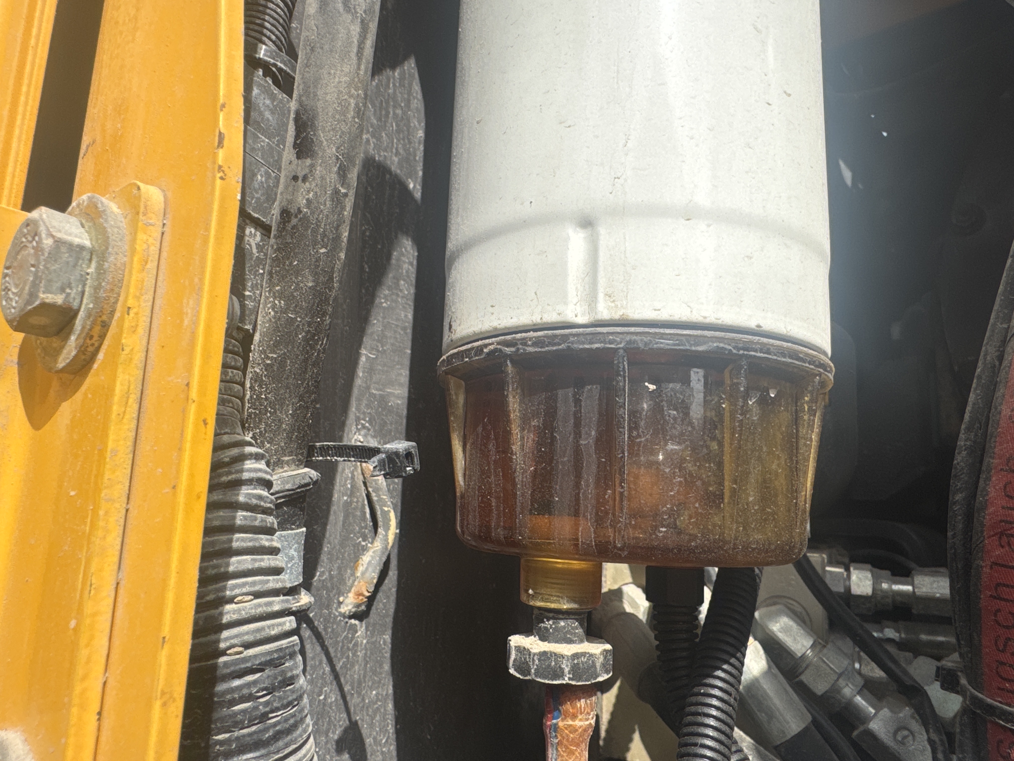 WLX-001-Volvo-EW160D-Wheel-excavators-inspection-Engine-Fuel-leaks-1