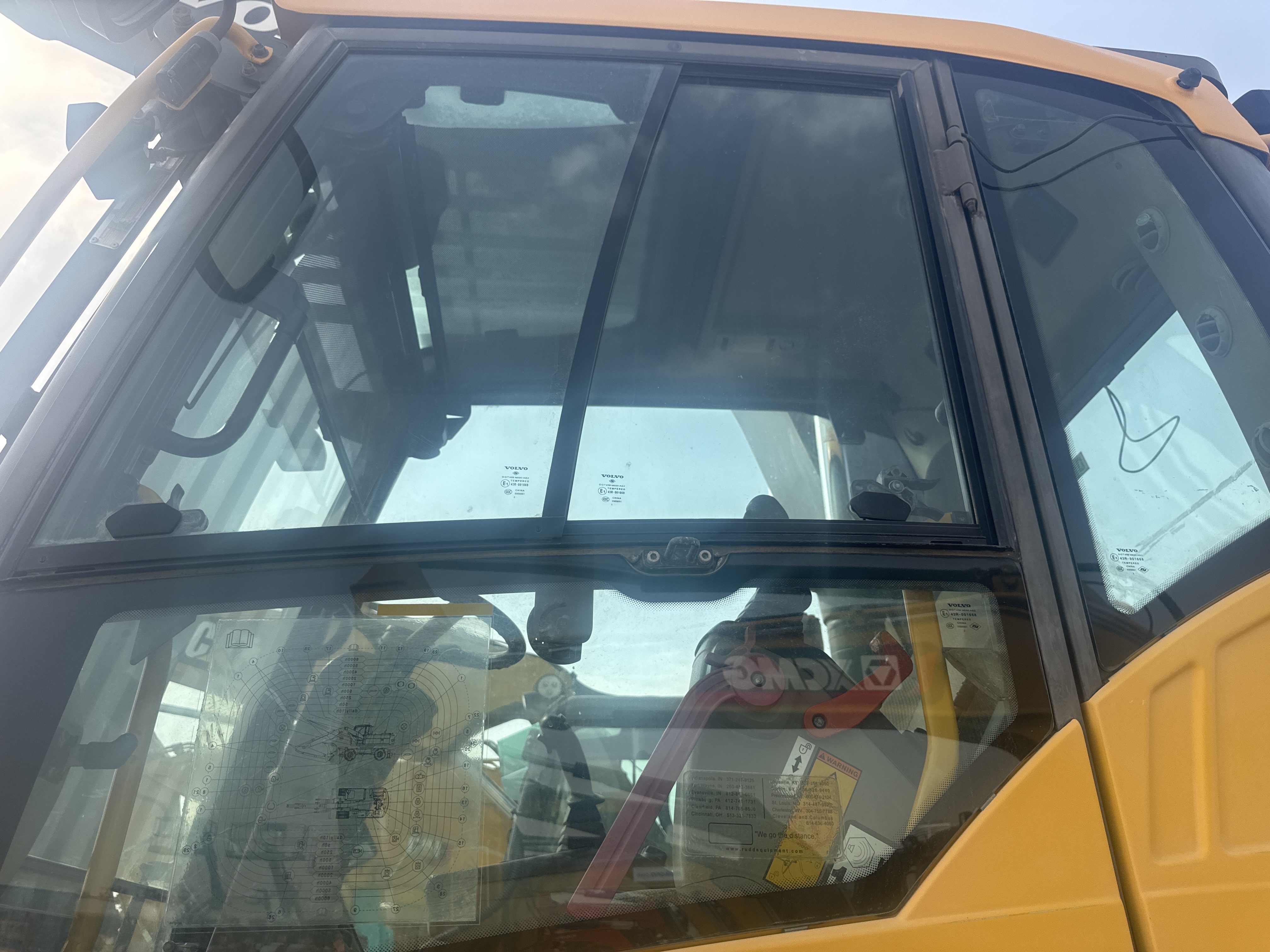 WLX-001-Volvo-EW160D-Wheel-excavators-inspection-Safety-Glass-1