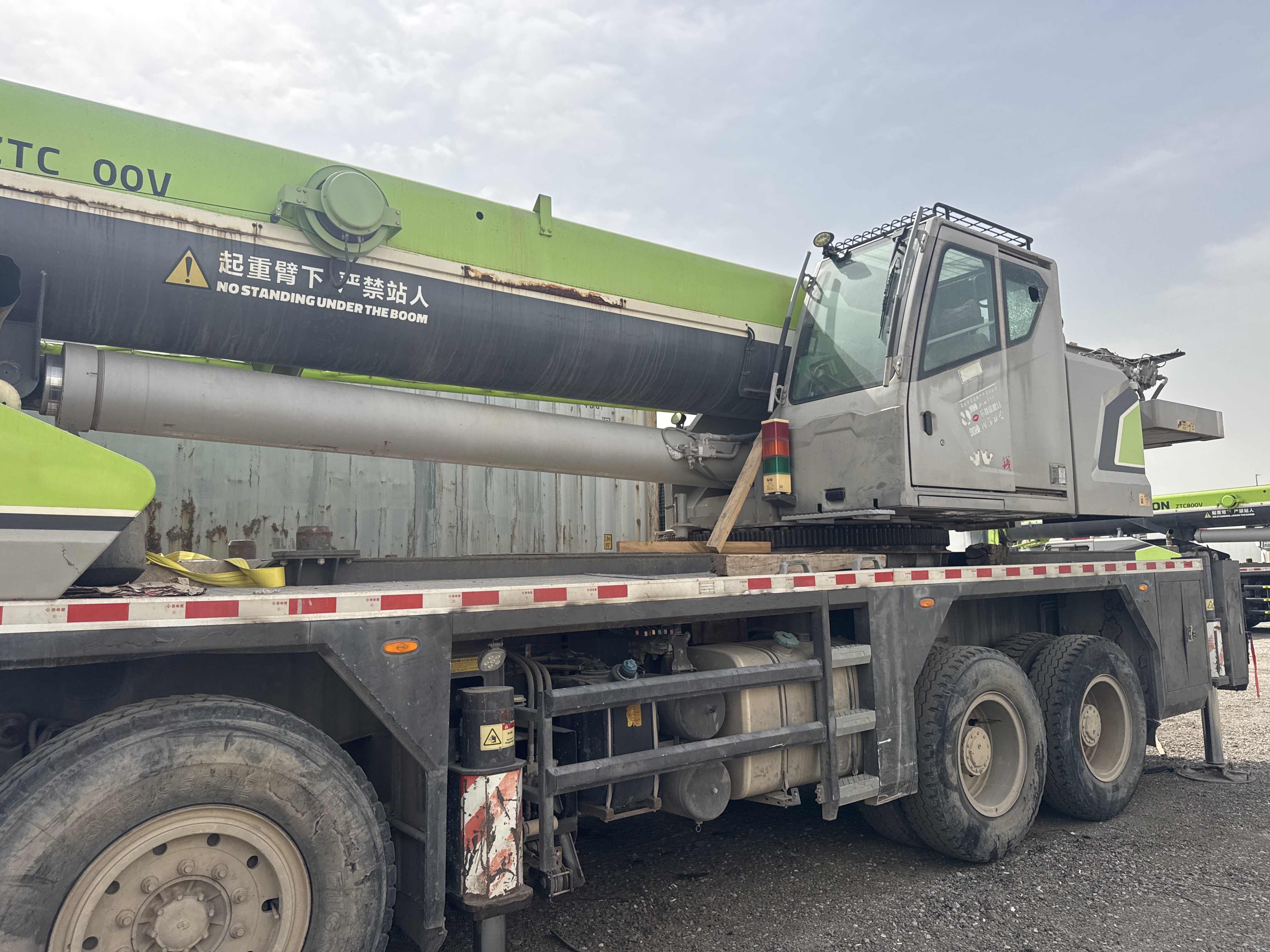 TRC-004-Zoomlion-ZTC-800V-Truck-cranes-inspection-Structure-Paint-1