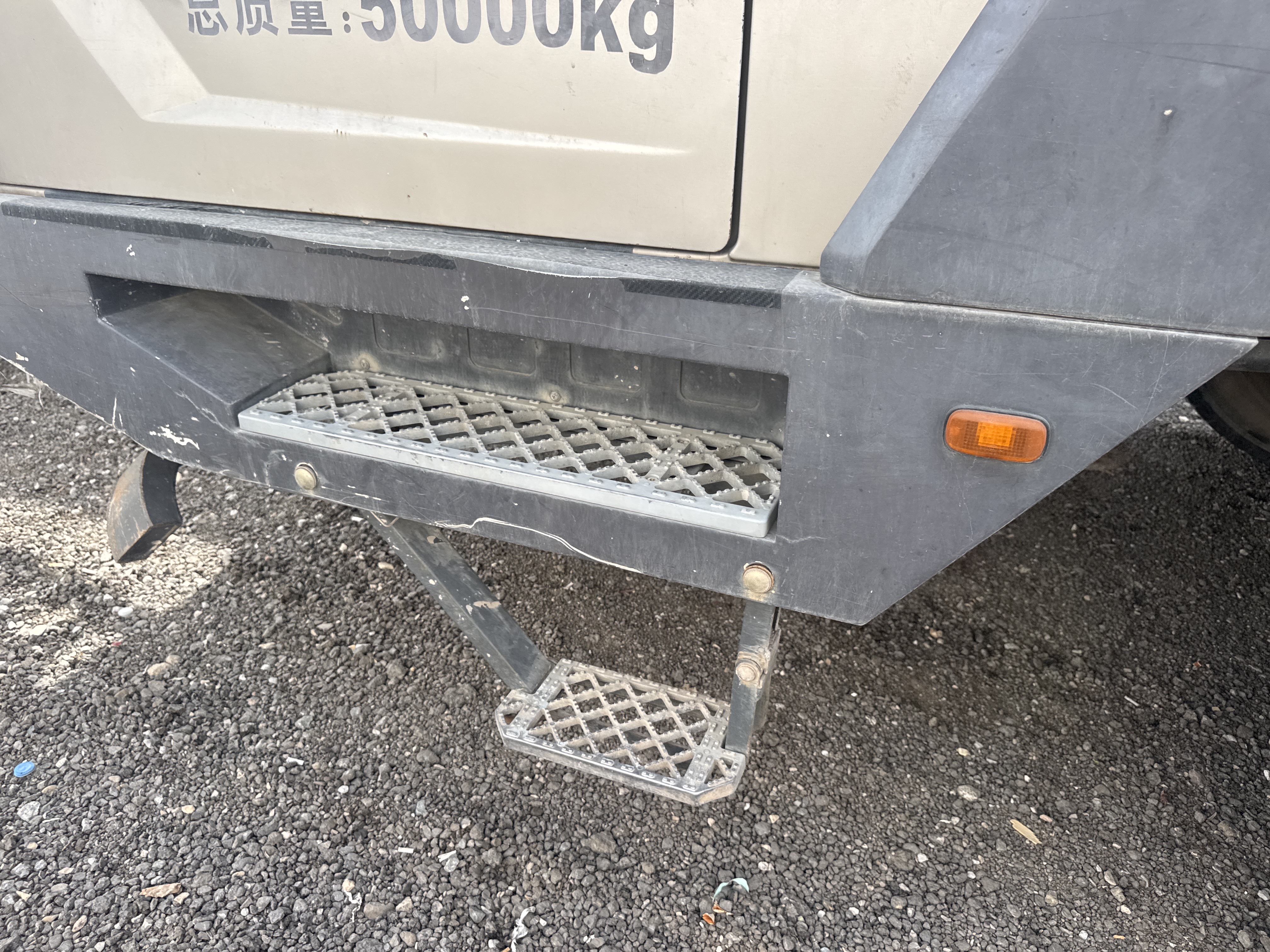 TRC-004-Zoomlion-ZTC-800V-Truck-cranes-inspection-Structure-Steps/ladders-1
