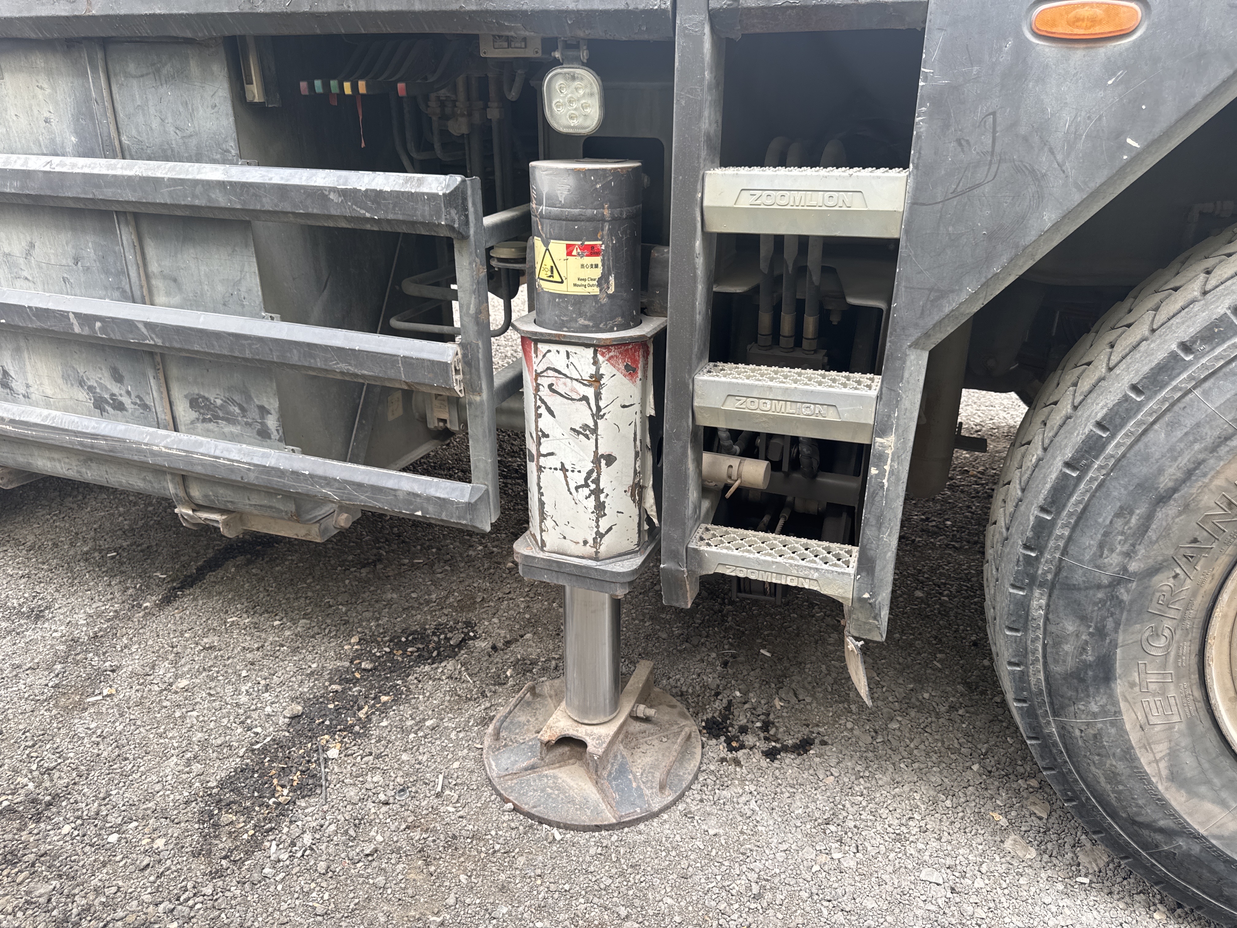 TRC-004-Zoomlion-ZTC-800V-Truck-cranes-inspection-Structure-Outriggers-1