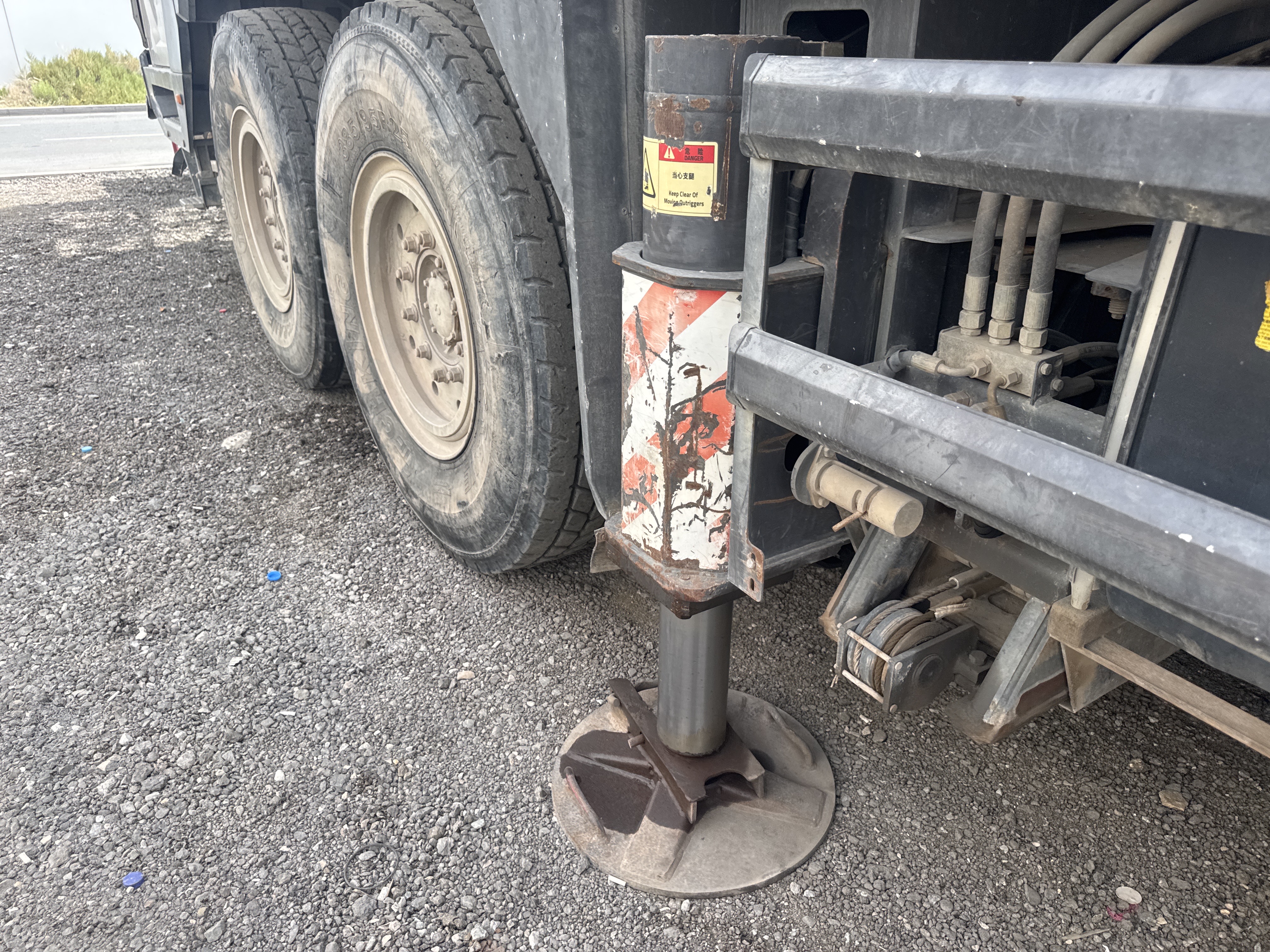TRC-004-Zoomlion-ZTC-800V-Truck-cranes-inspection-Structure-Outriggers-1