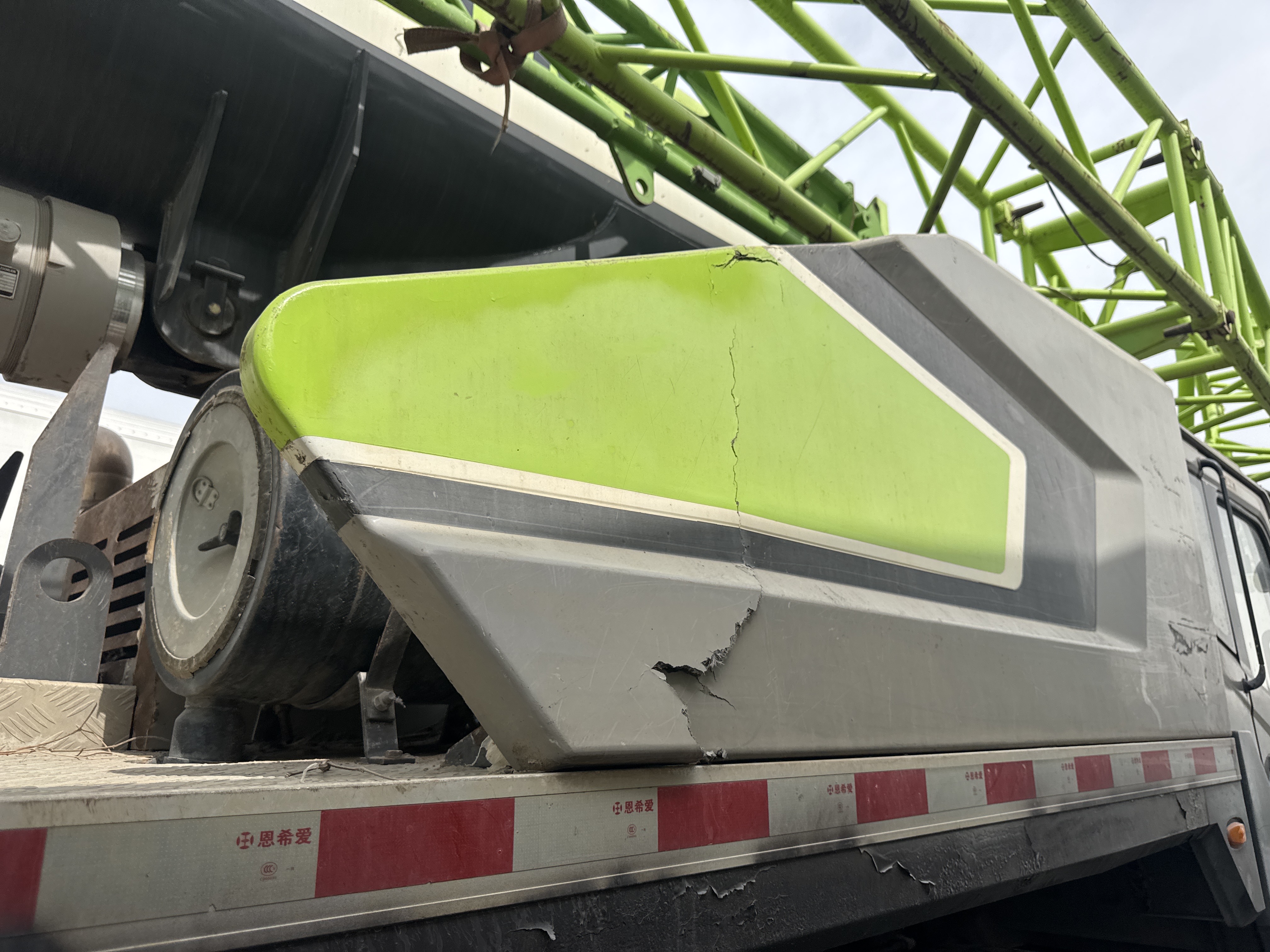TRC-004-Zoomlion-ZTC-800V-Truck-cranes-inspection-Structure-Sheet-metal-(fiberglass)-1