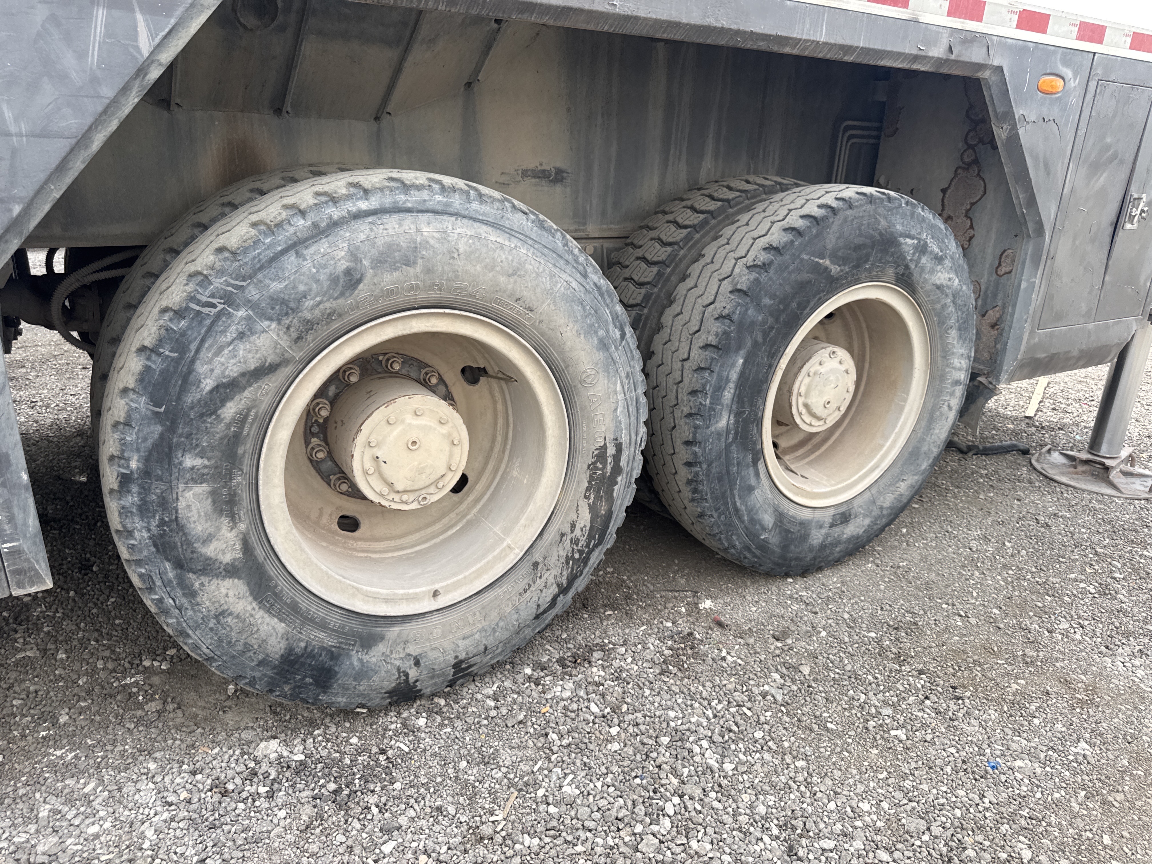 TRC-004-Zoomlion-ZTC-800V-Truck-cranes-inspection-Chassis-Tires-condition-1