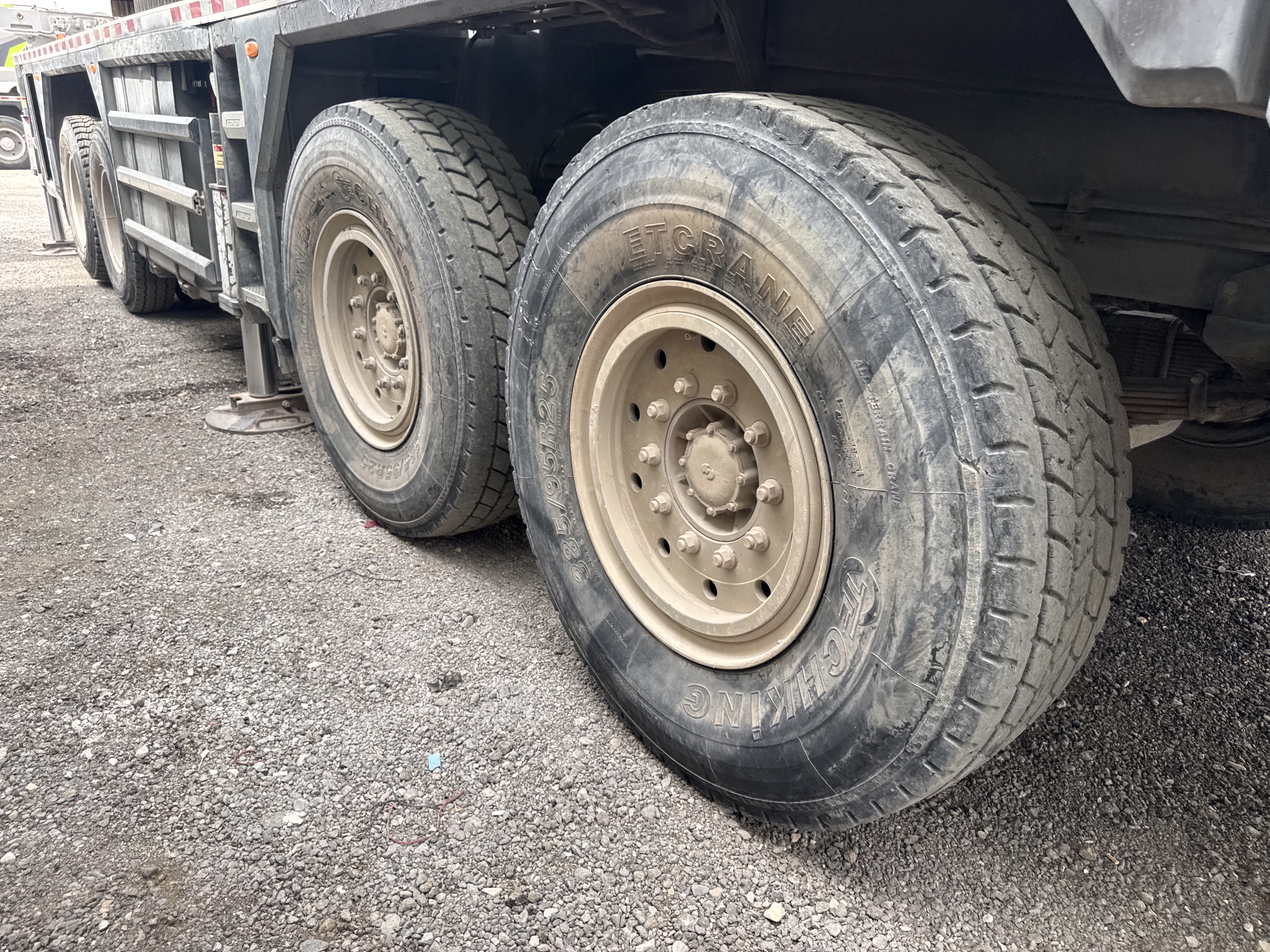 TRC-004-Zoomlion-ZTC-800V-Truck-cranes-inspection-Chassis-Tires-condition-1