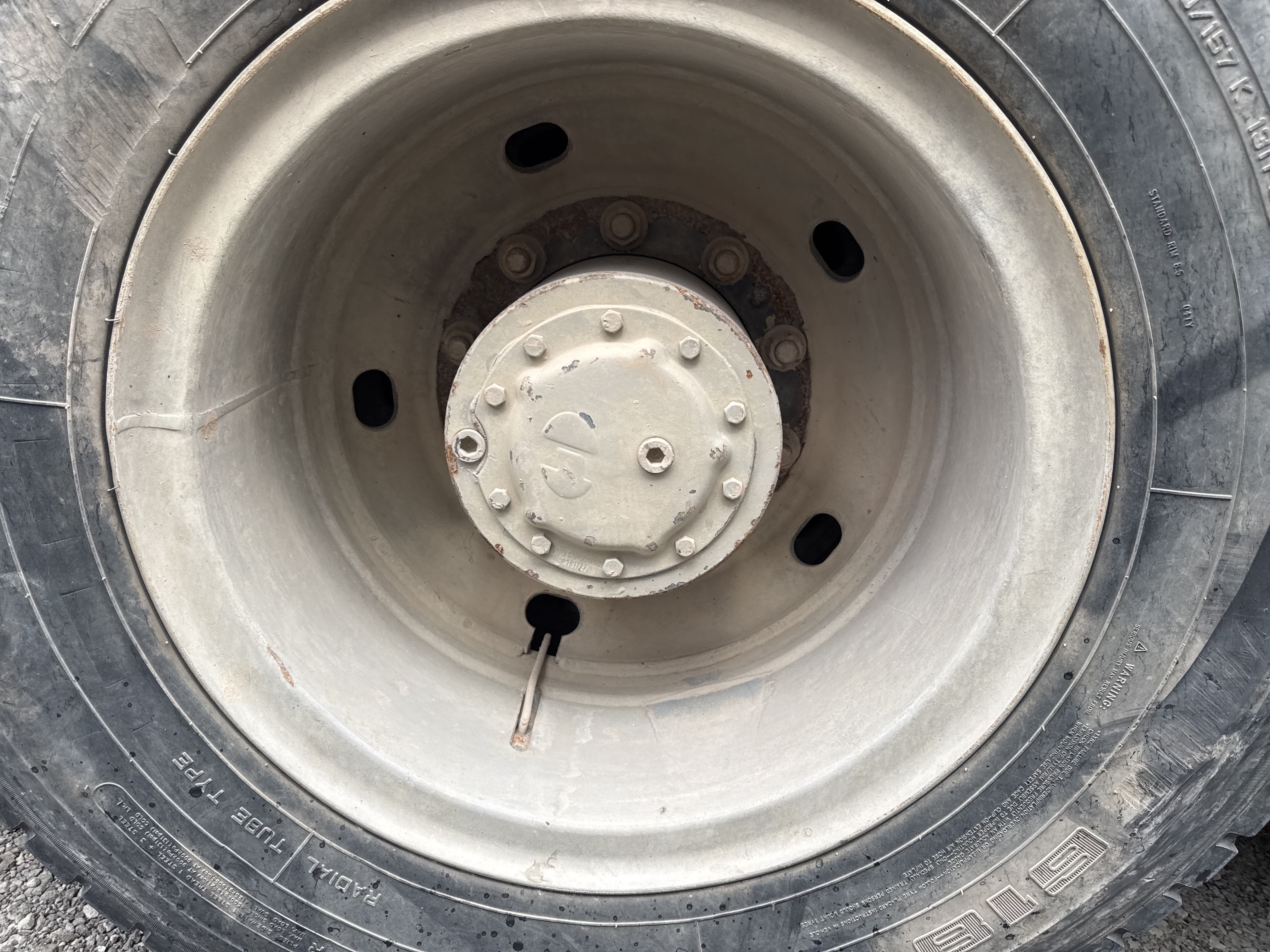 TRC-004-Zoomlion-ZTC-800V-Truck-cranes-inspection-Chassis-Wheel-hub-condition-1
