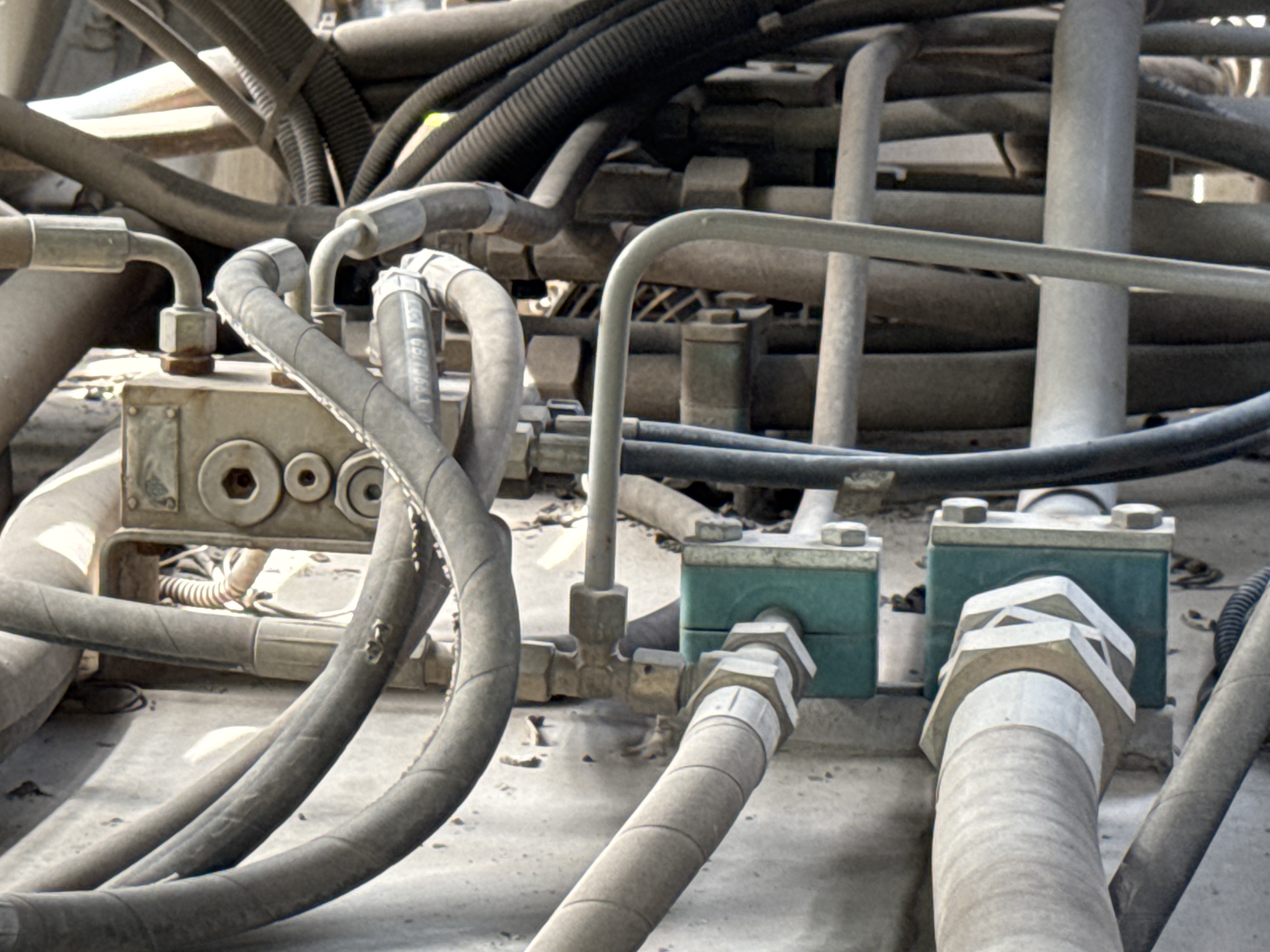 TRC-004-Zoomlion-ZTC-800V-Truck-cranes-inspection-Hydraulics-Hydraulic-hoses-and-lines-3