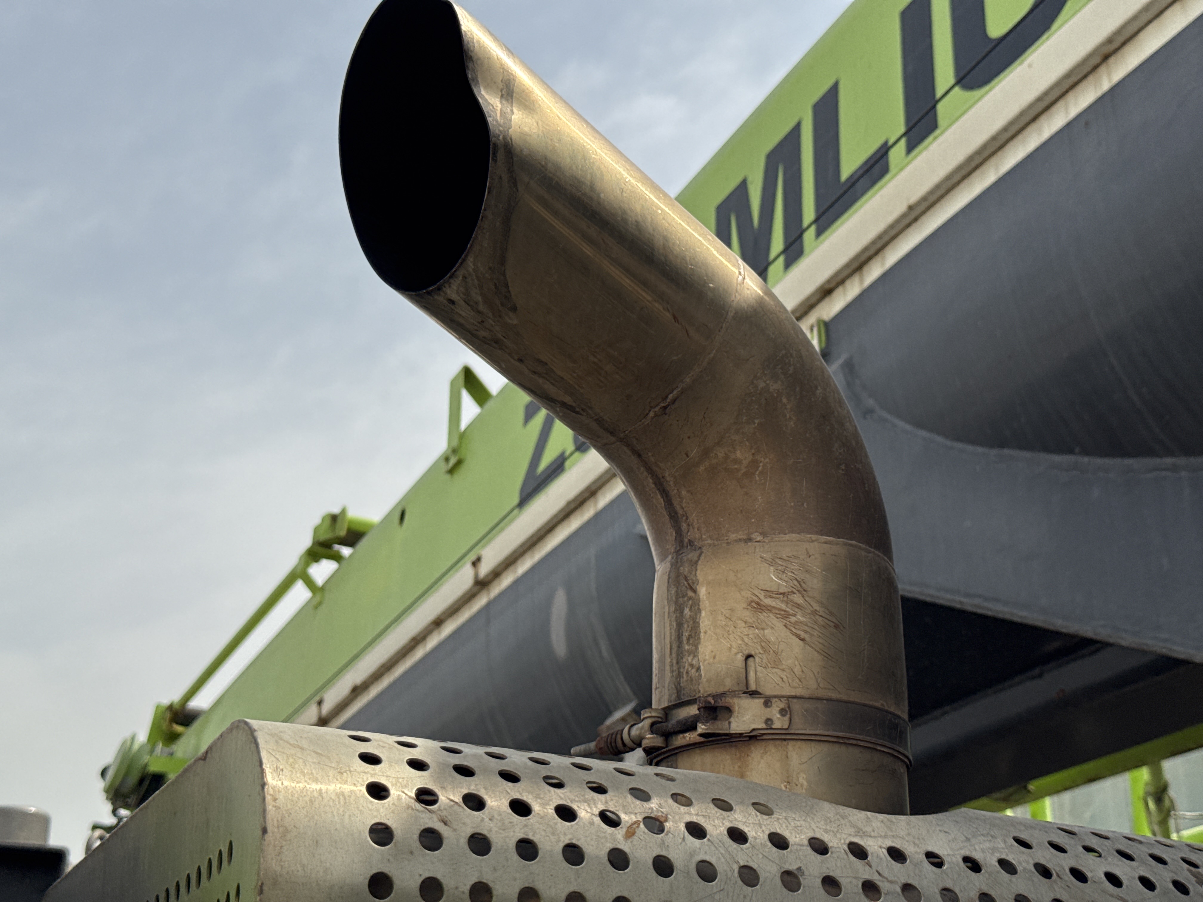 TRC-004-Zoomlion-ZTC-800V-Truck-cranes-inspection-Engine-Exhaust-system-1