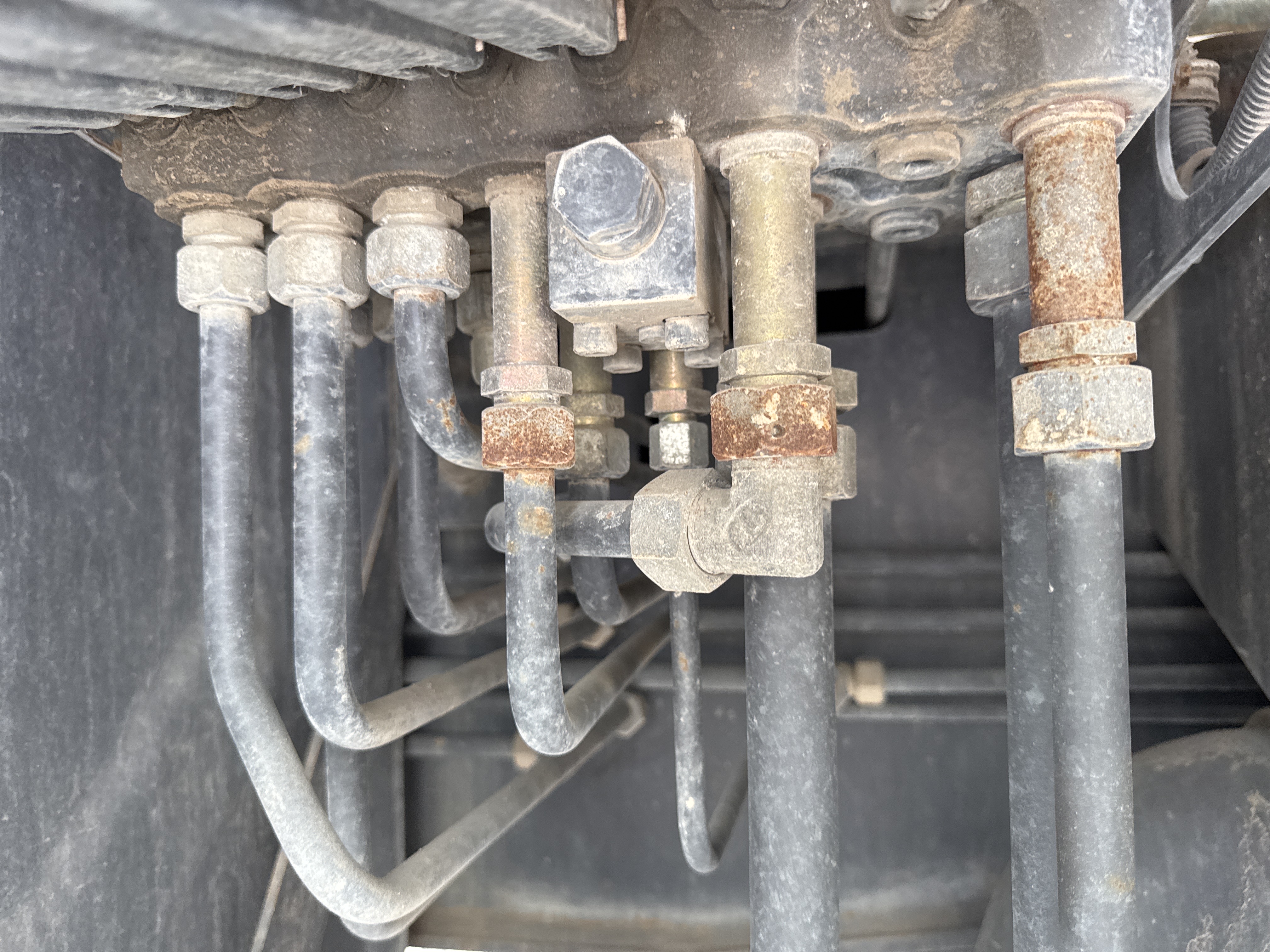 TRC-004-Zoomlion-ZTC-800V-Truck-cranes-inspection-Hydraulics-Main-control-valve-(MCV)-1
