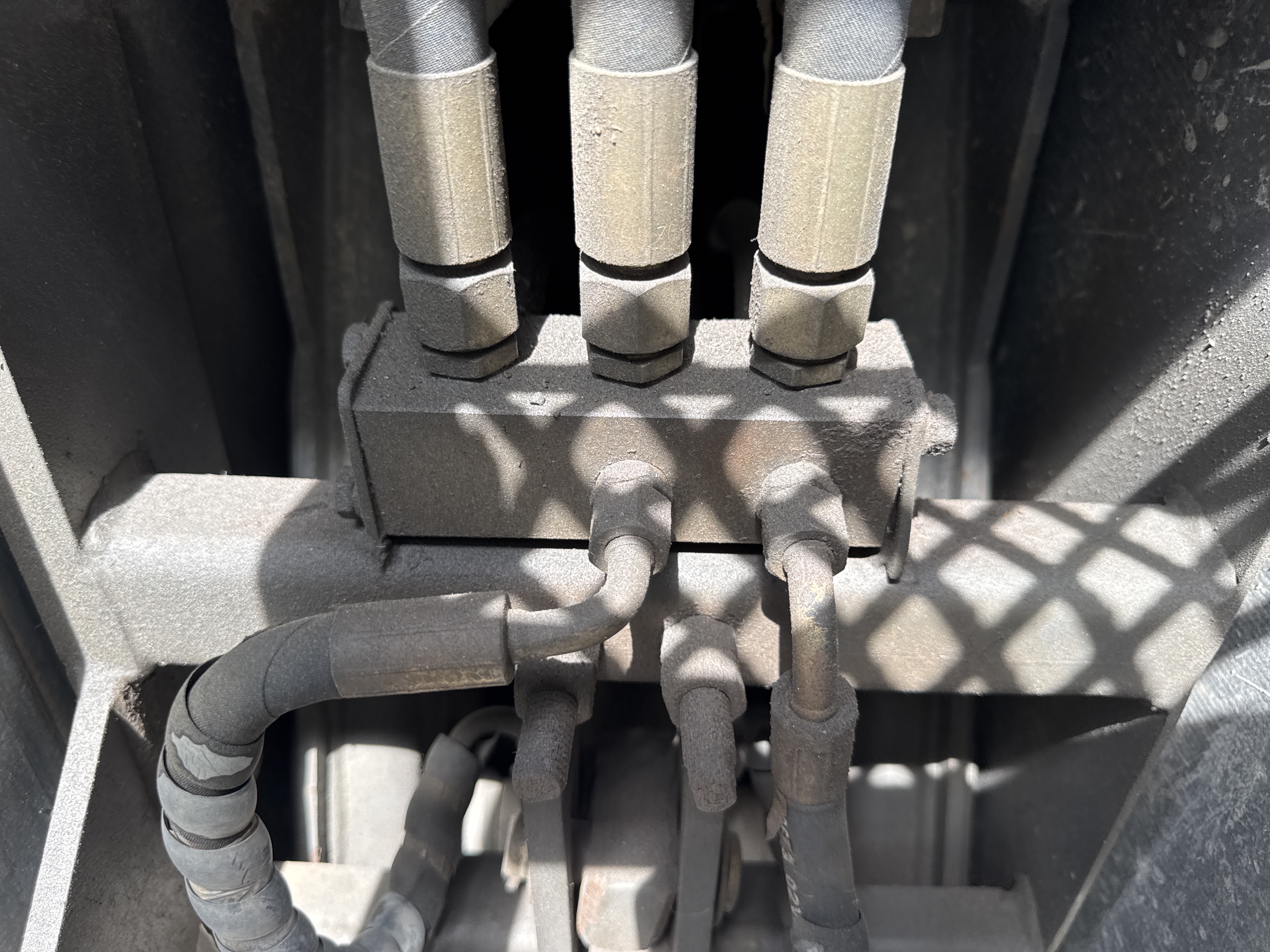 TRC-004-Zoomlion-ZTC-800V-Truck-cranes-inspection-Hydraulics-Main-control-valve-(MCV)-1