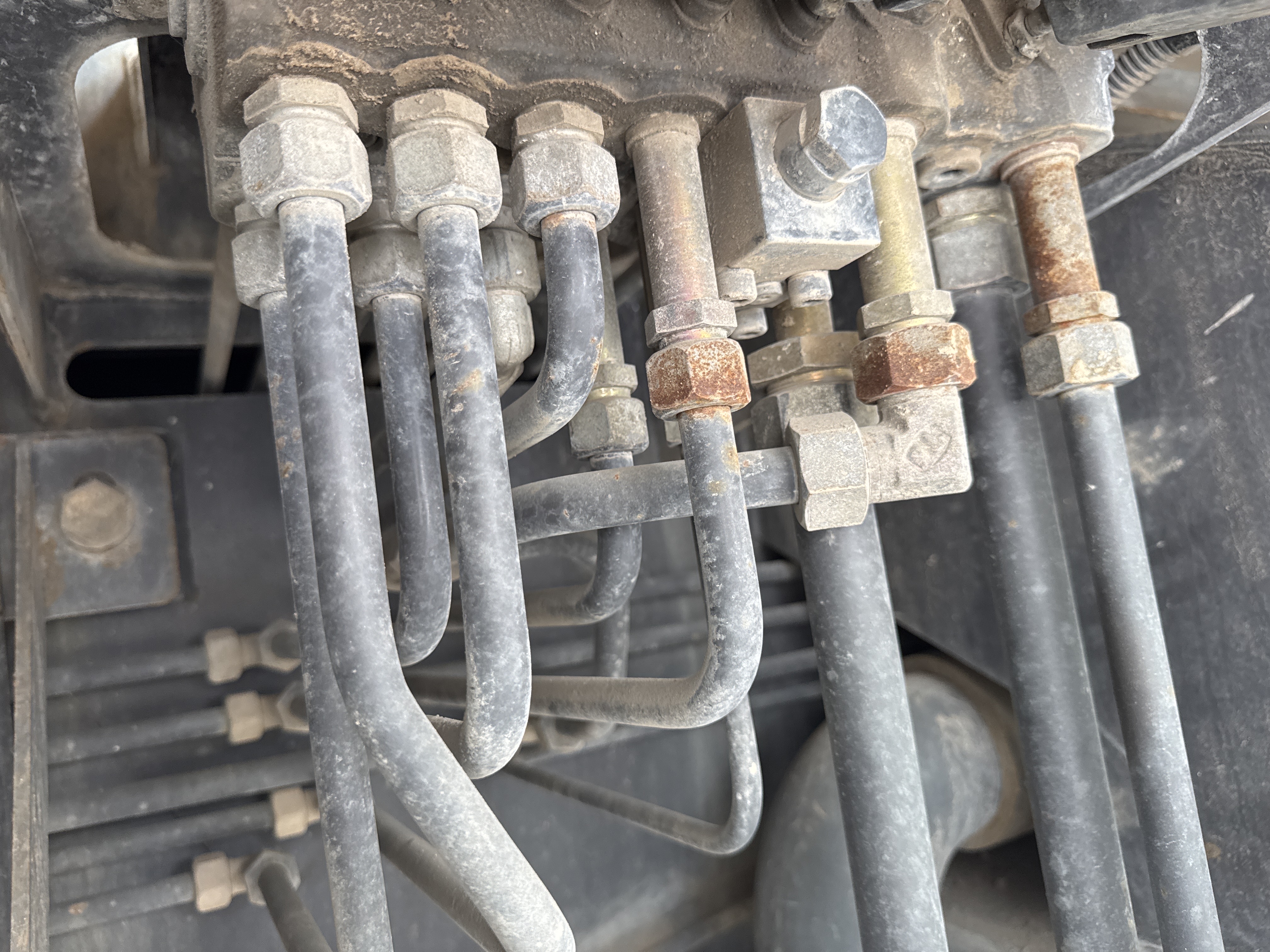 TRC-004-Zoomlion-ZTC-800V-Truck-cranes-inspection-Hydraulics-Main-control-valve-(MCV)-1