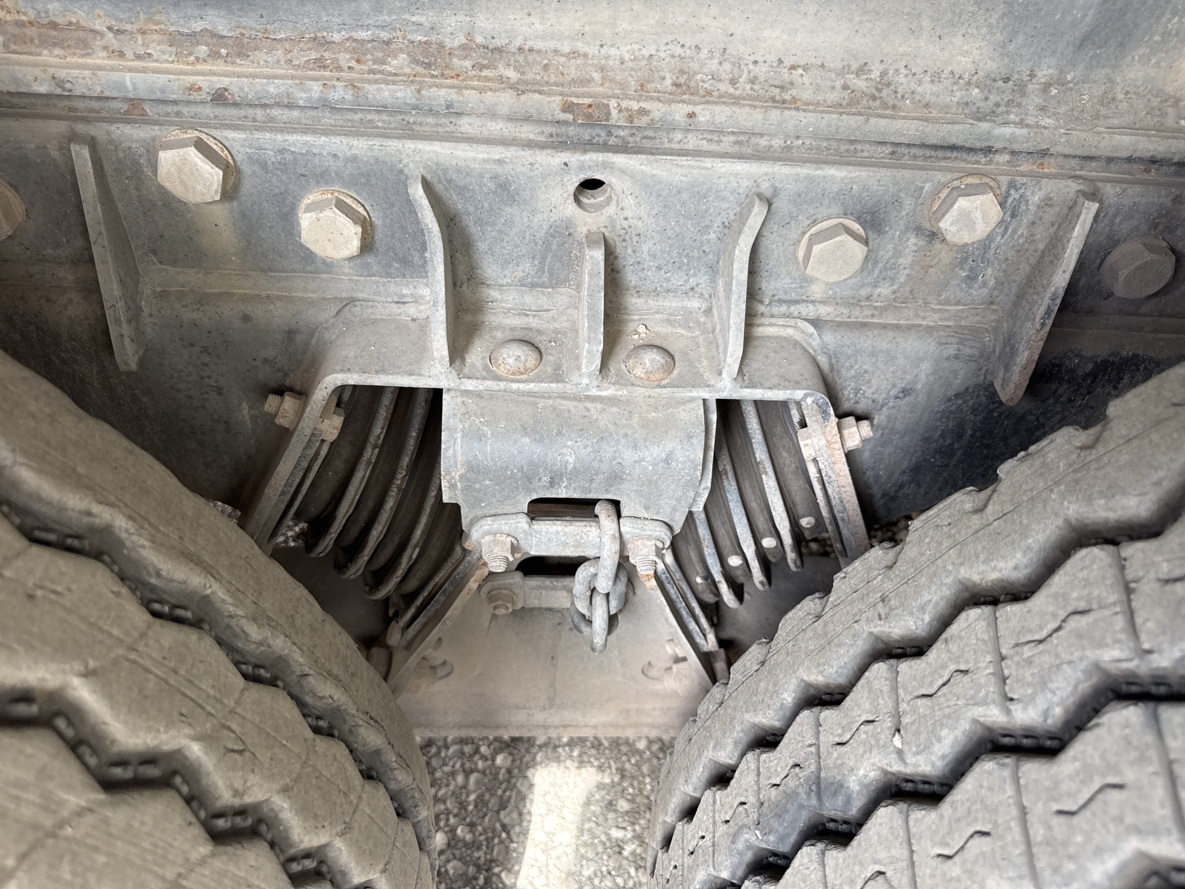 TRC-004-Zoomlion-ZTC-800V-Truck-cranes-inspection-Hydraulics-Suspension-shock-absorbers-1