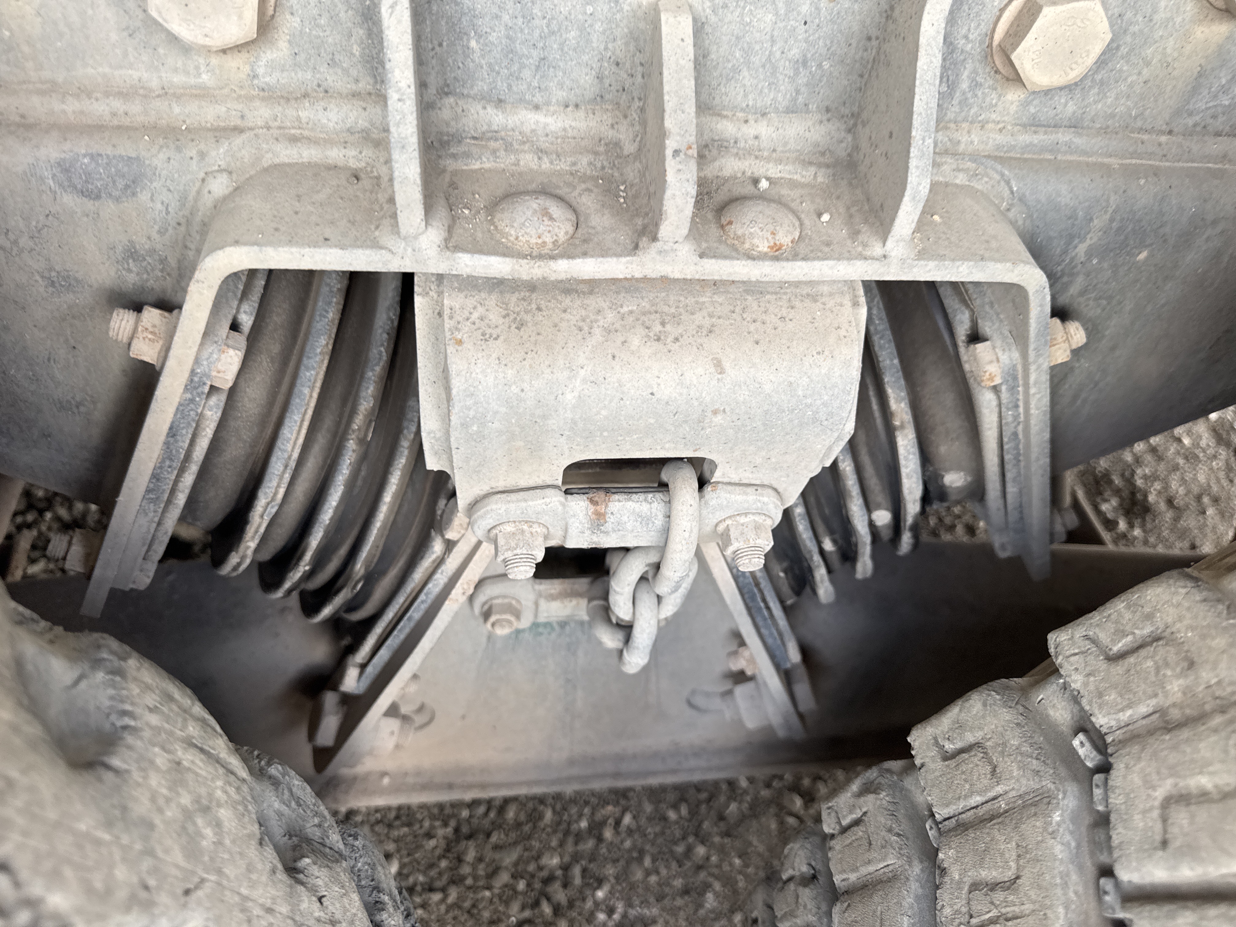TRC-004-Zoomlion-ZTC-800V-Truck-cranes-inspection-Hydraulics-Suspension-shock-absorbers-1