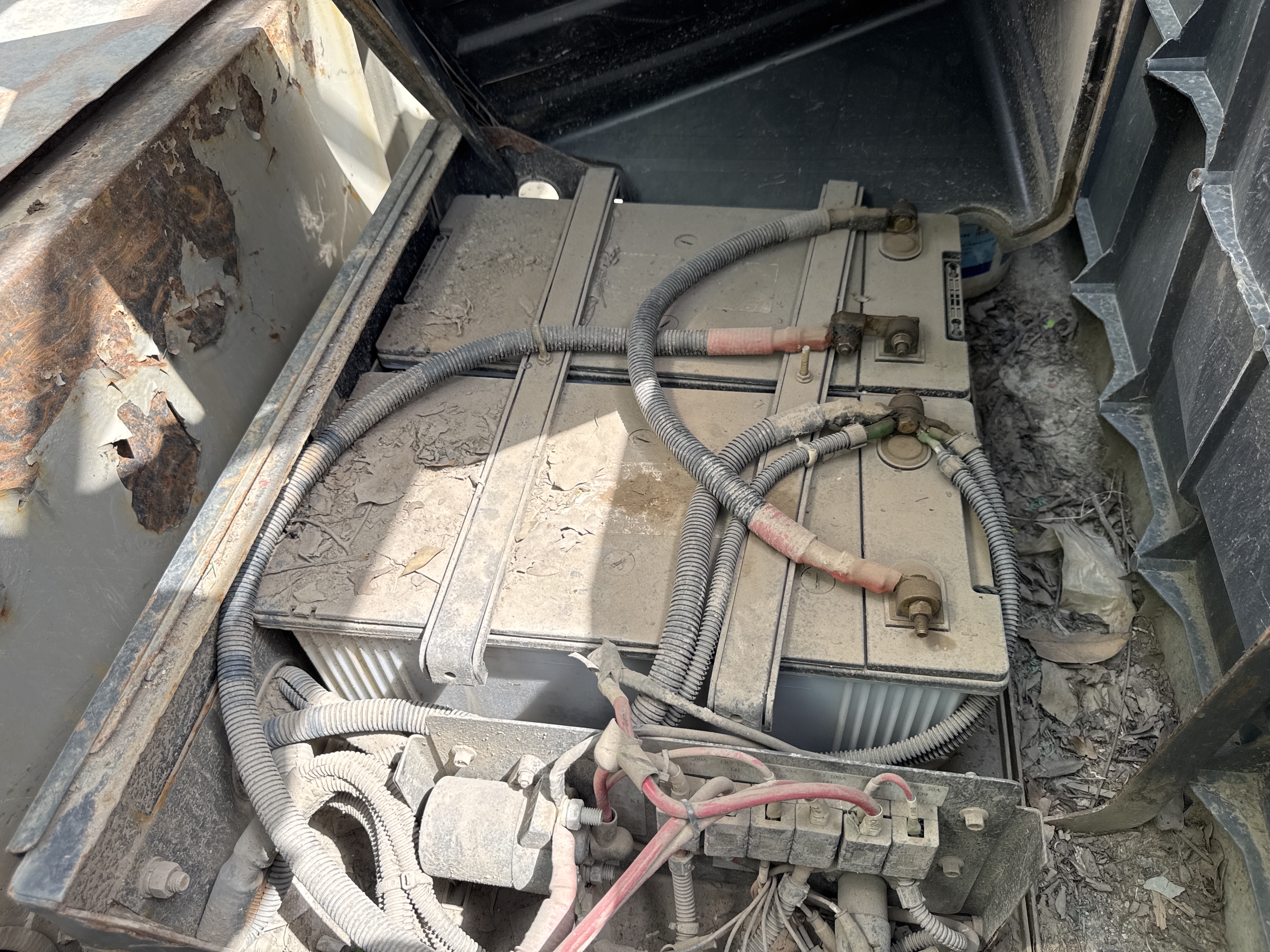 TRC-004-Zoomlion-ZTC-800V-Truck-cranes-inspection-Electronics-Battery-1