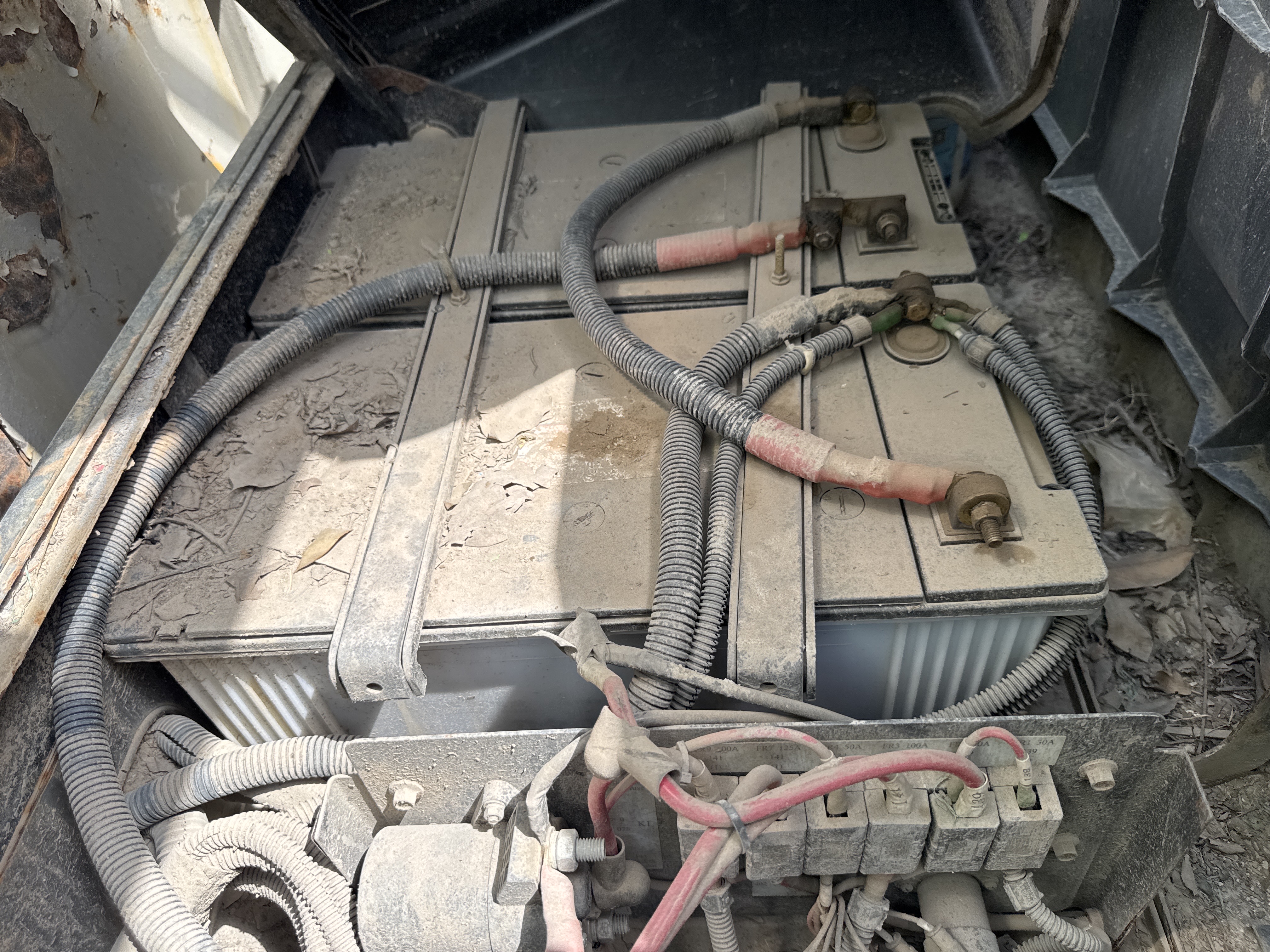 TRC-004-Zoomlion-ZTC-800V-Truck-cranes-inspection-Electronics-Battery-1