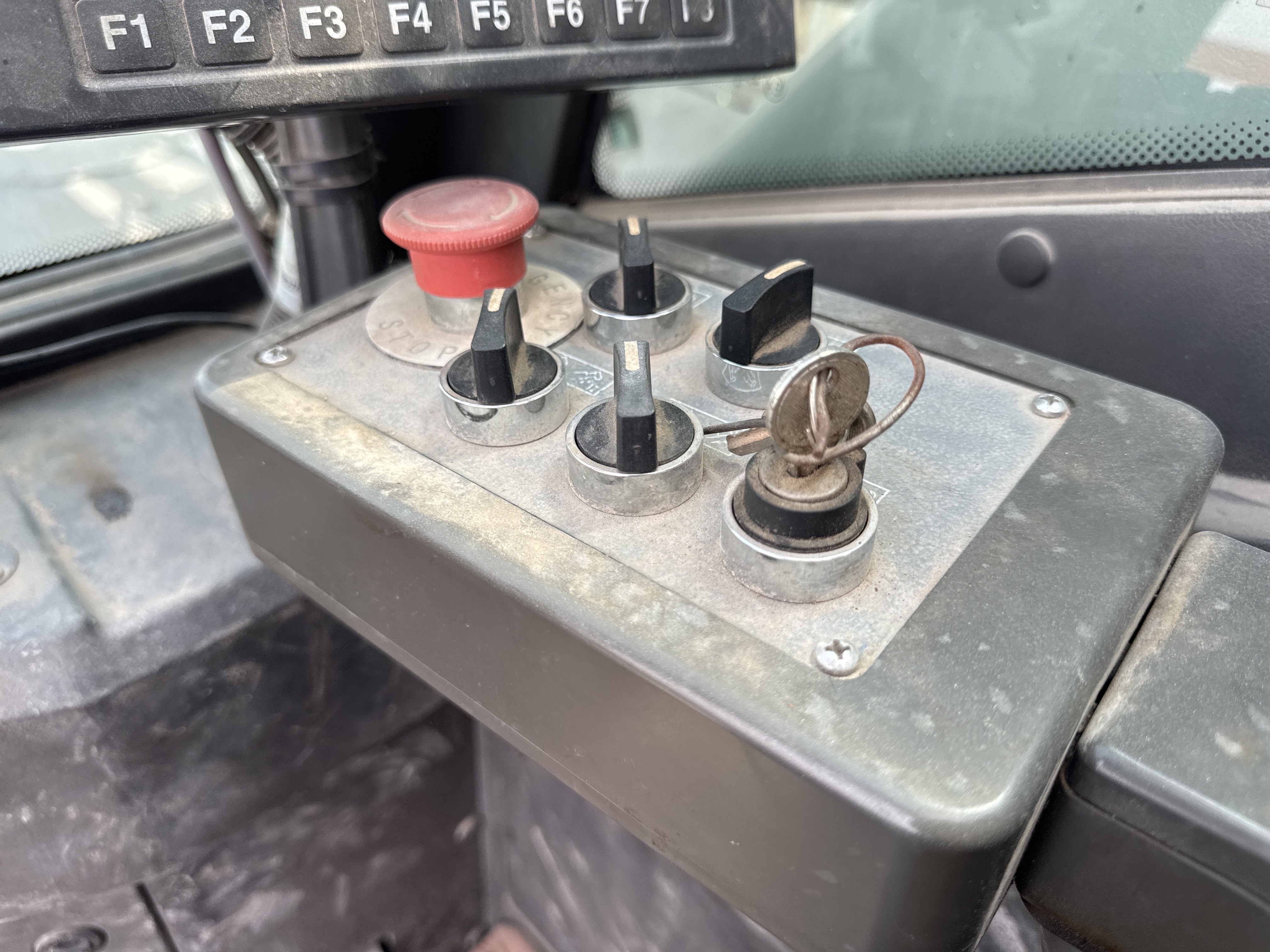 TRC-004-Zoomlion-ZTC-800V-Truck-cranes-inspection-Cabin-Electronic-instrument-board-1