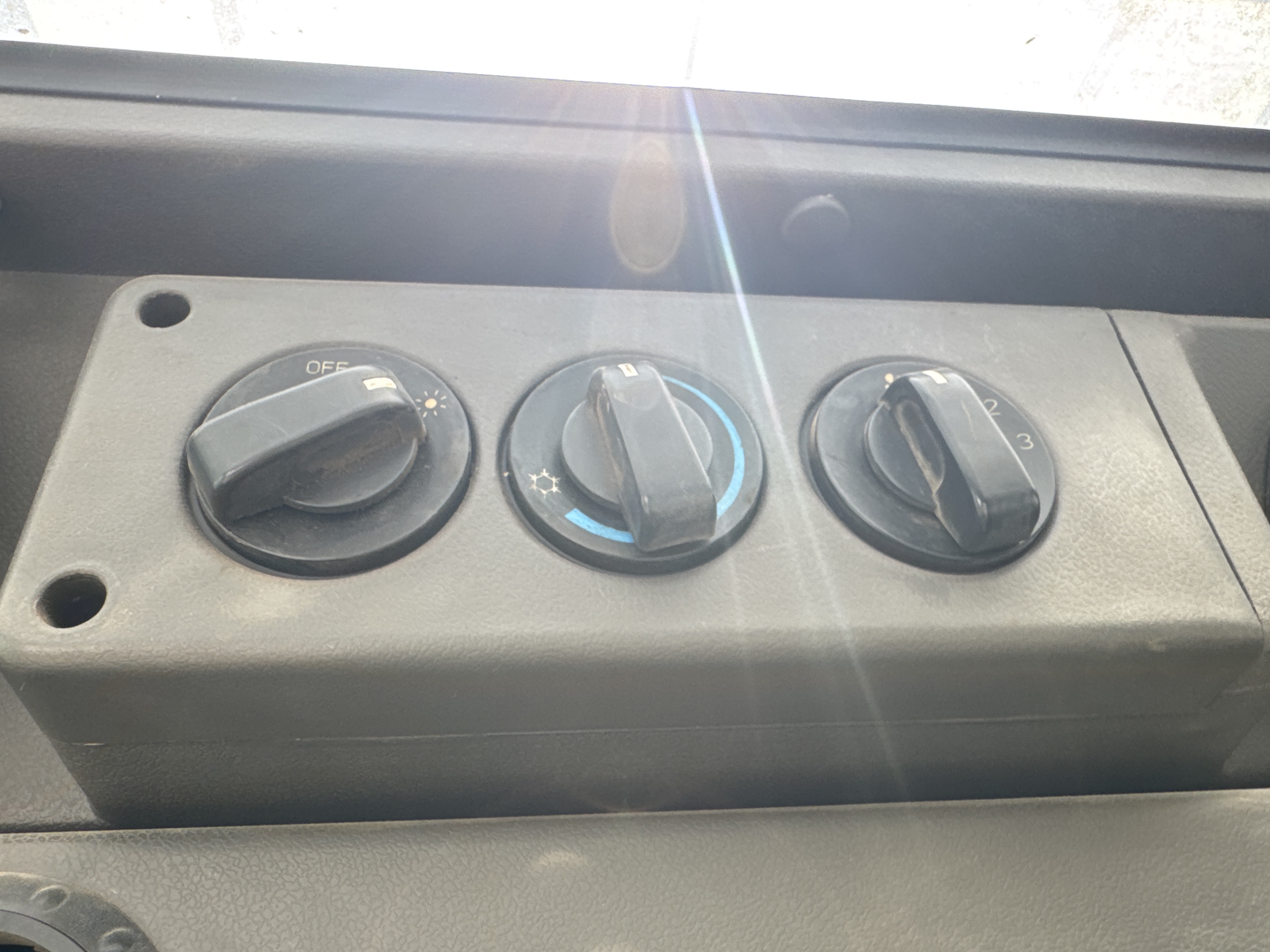 TRC-004-Zoomlion-ZTC-800V-Truck-cranes-inspection-Air-conditioning-A/C-control-panel-1
