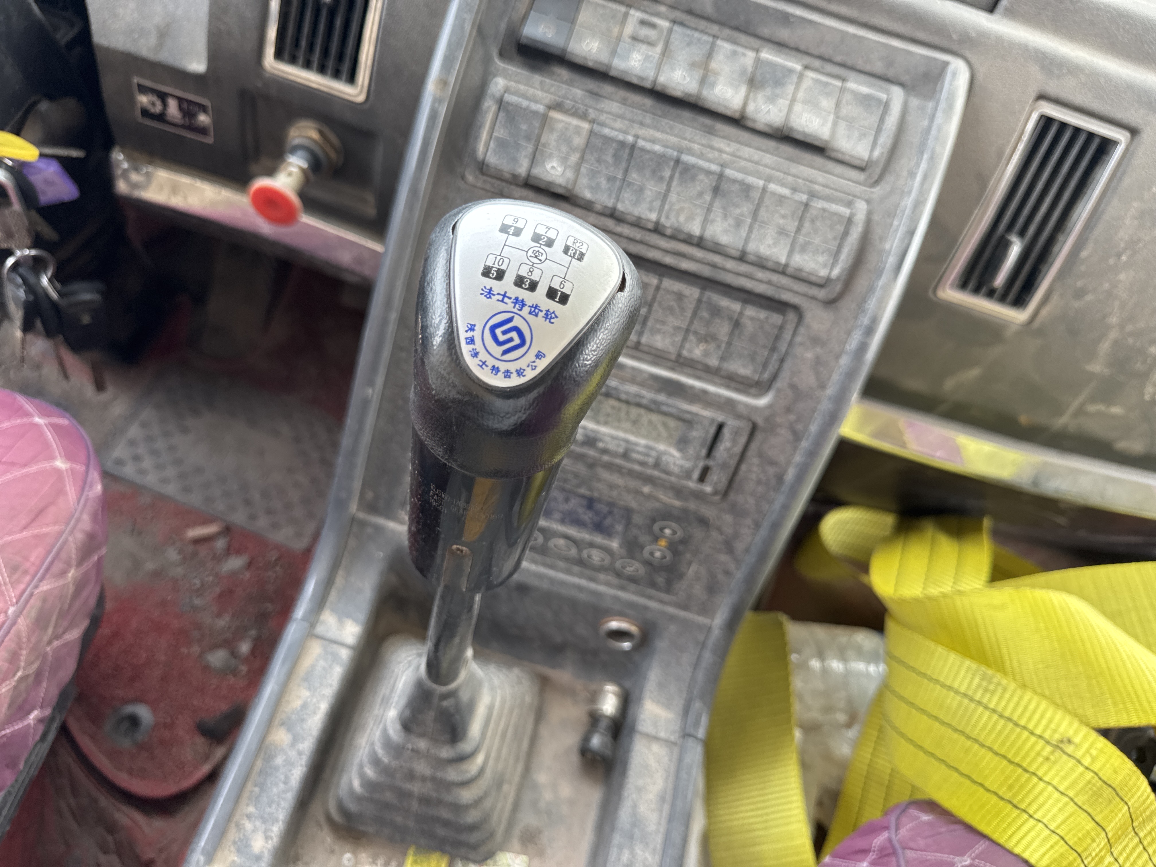 TRC-004-Zoomlion-ZTC-800V-Truck-cranes-inspection-Cabin-Gear-lever-1