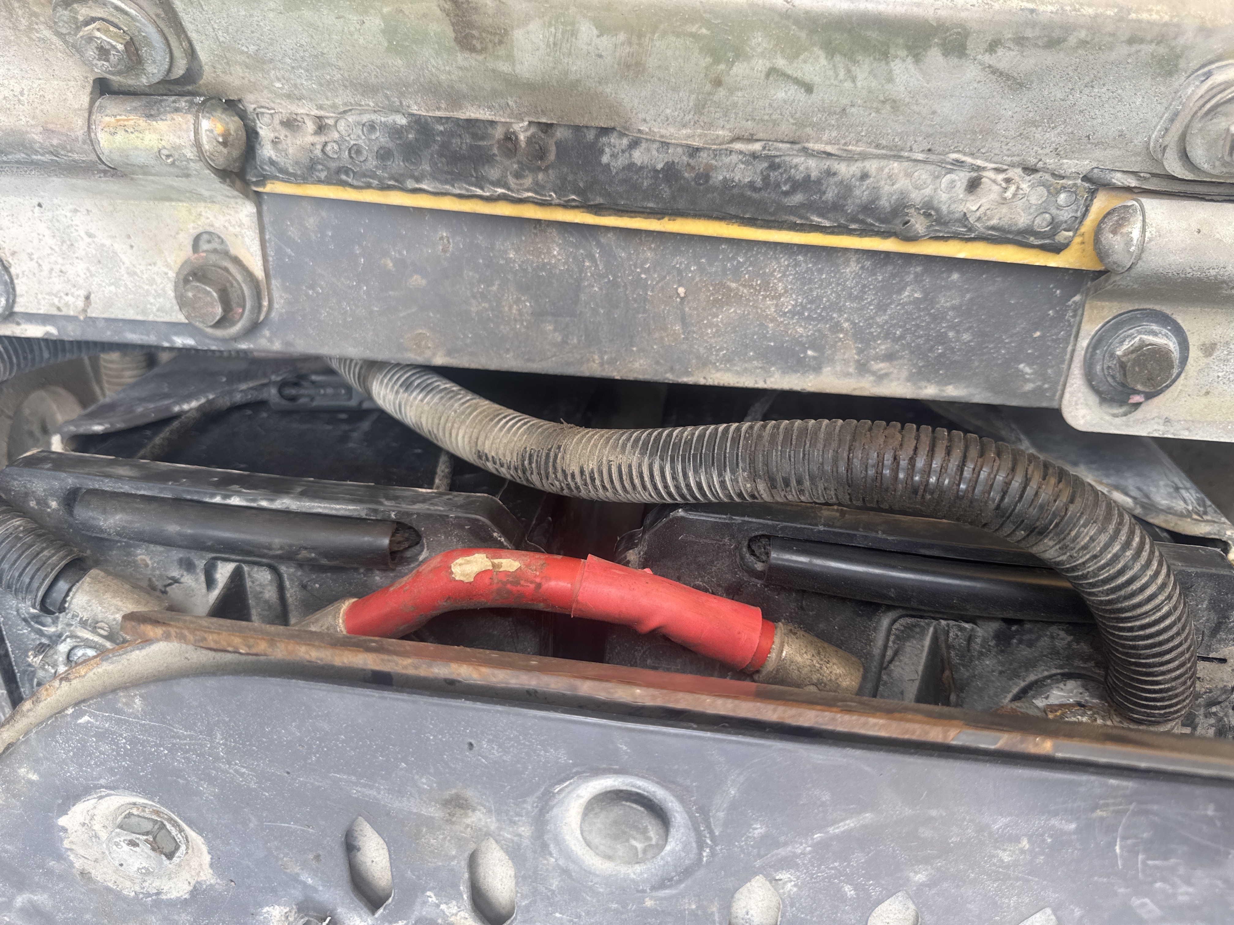 WLX-001-Volvo-EW160D-Wheel-excavators-inspection-Electronics-Battery-2