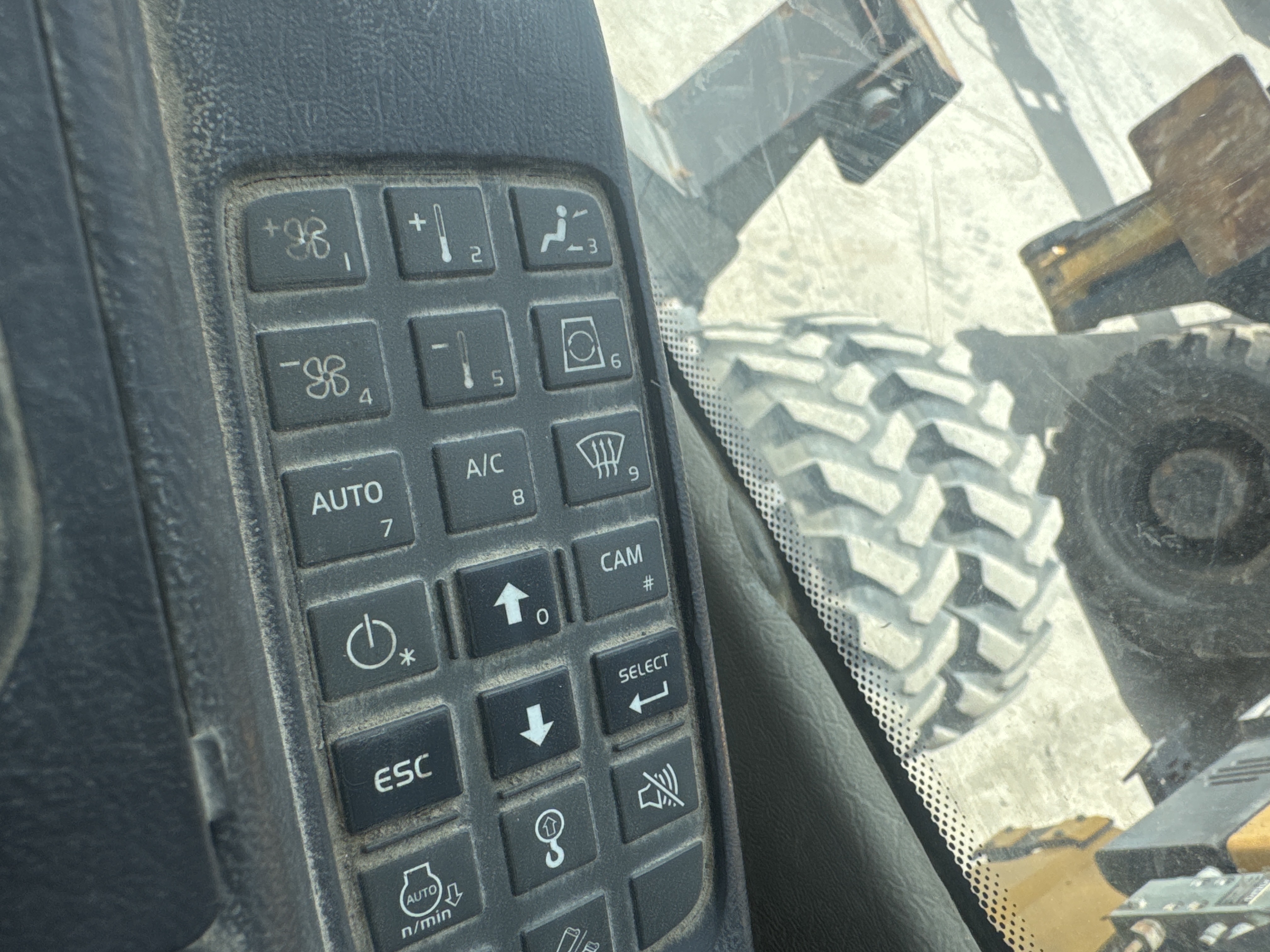 WLX-001-Volvo-EW160D-Wheel-excavators-inspection-Air-conditioning-A/C-control-panel-1