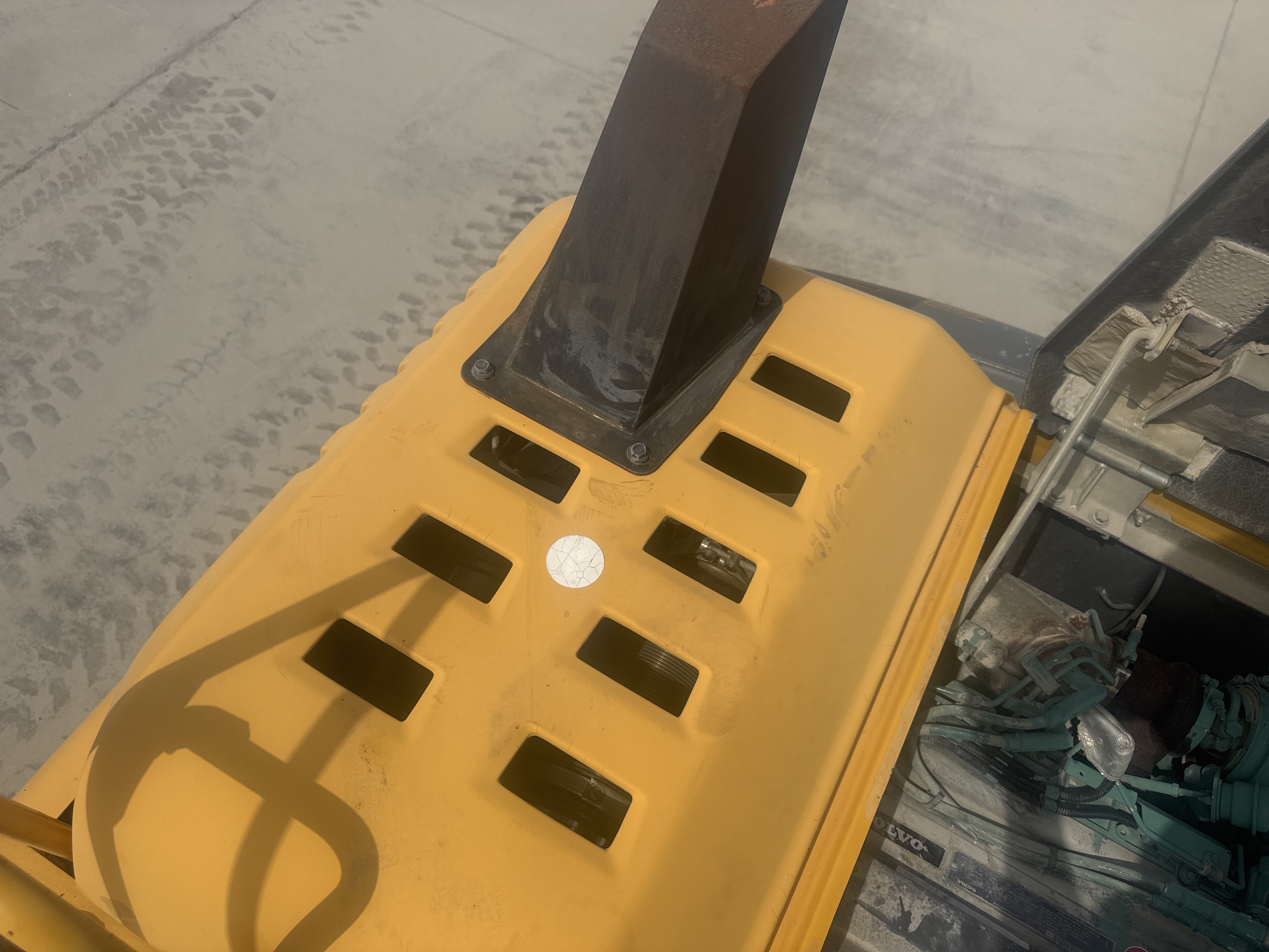 WLX-001-Volvo-EW160D-Wheel-excavators-inspection-Engine-Exhaust-system-1