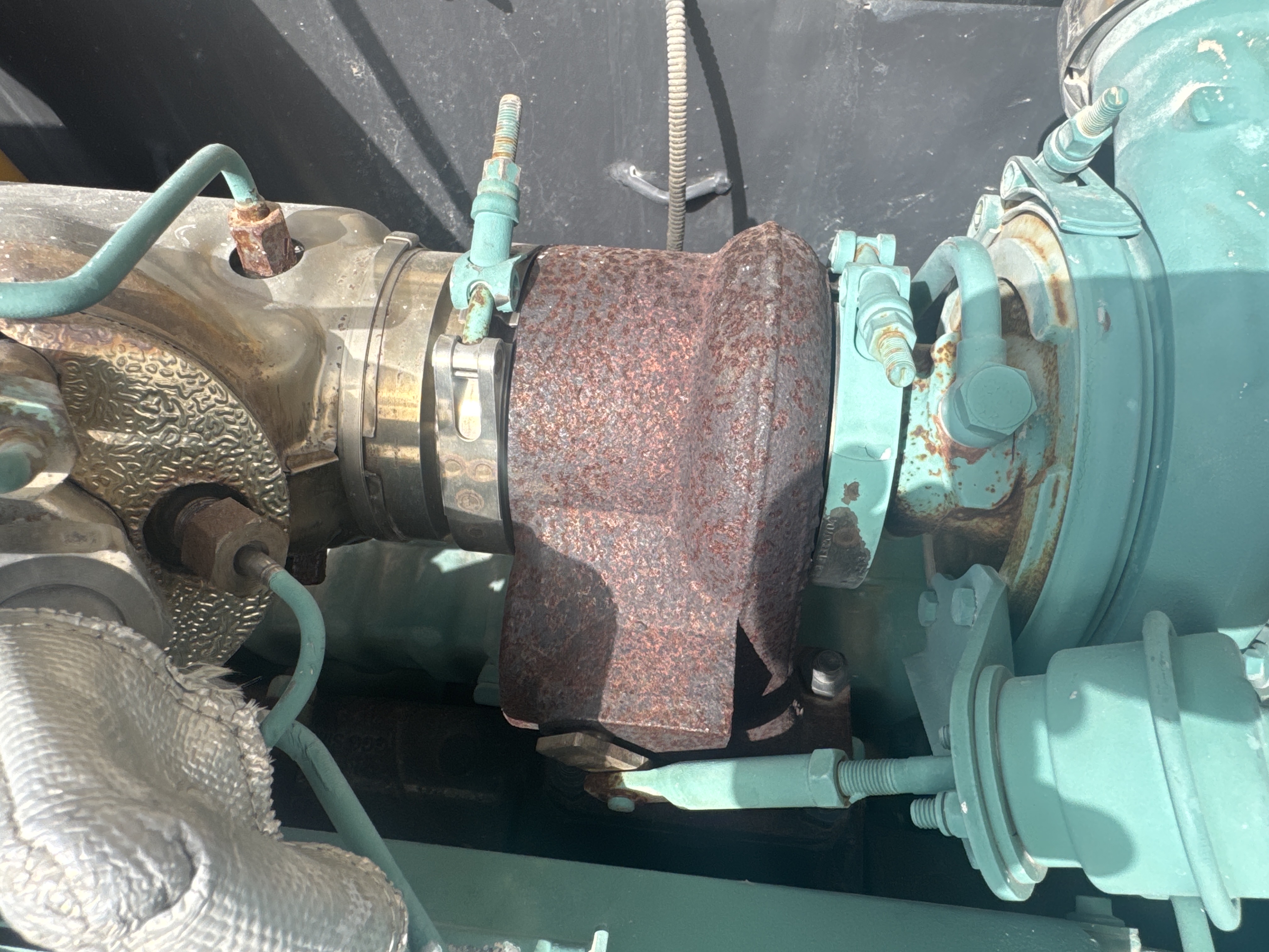 WLX-001-Volvo-EW160D-Wheel-excavators-inspection-Engine-Turbo-1