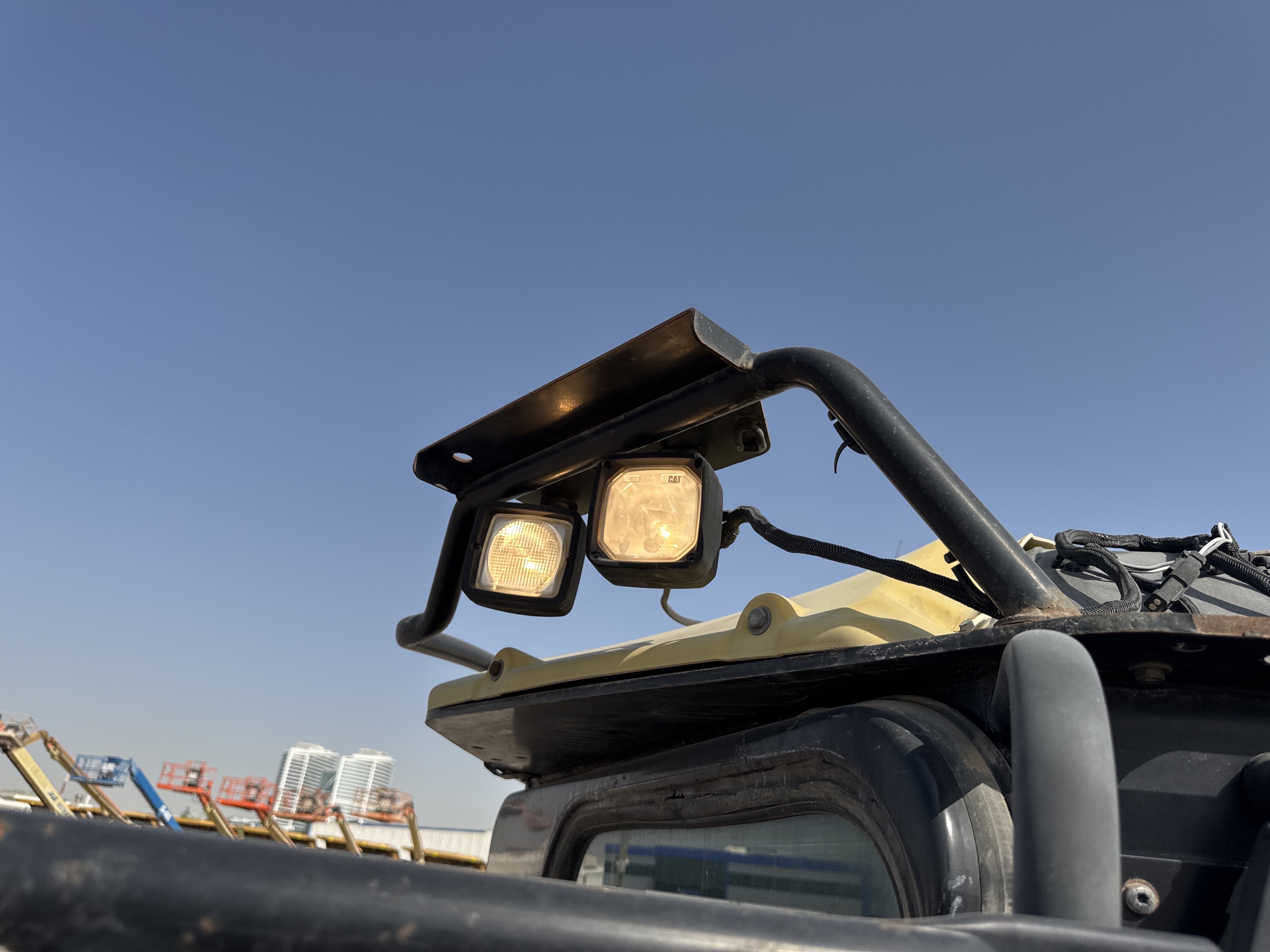 MGG-003-كاتربيلر-140M-كريدرات-فحص-الإلكترونيات-الأنوار-والإشارات-1