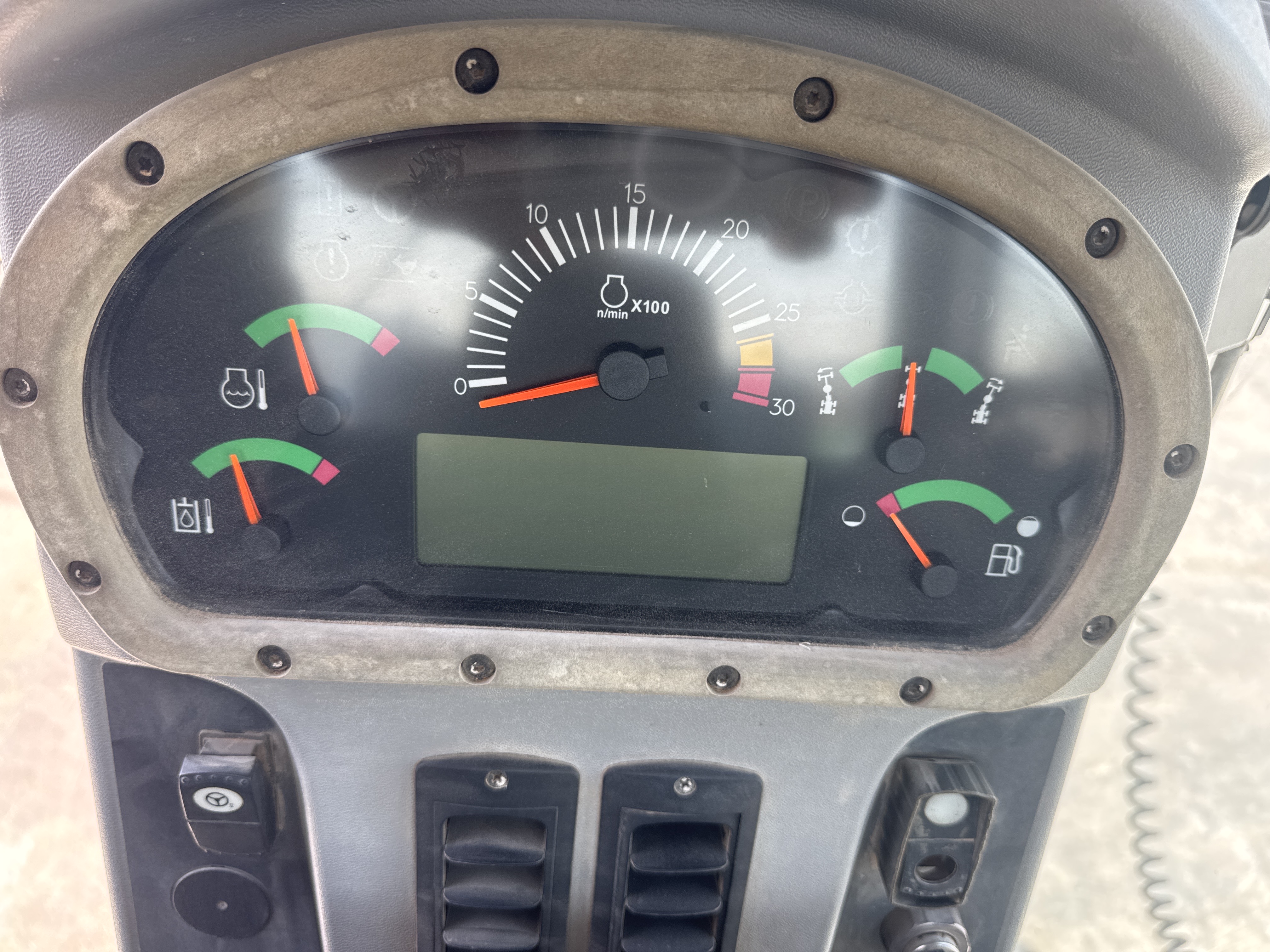 MGG-003-كاتربيلر-140M-كريدرات-فحص-الكابينة-مجموعة-العدادات-1