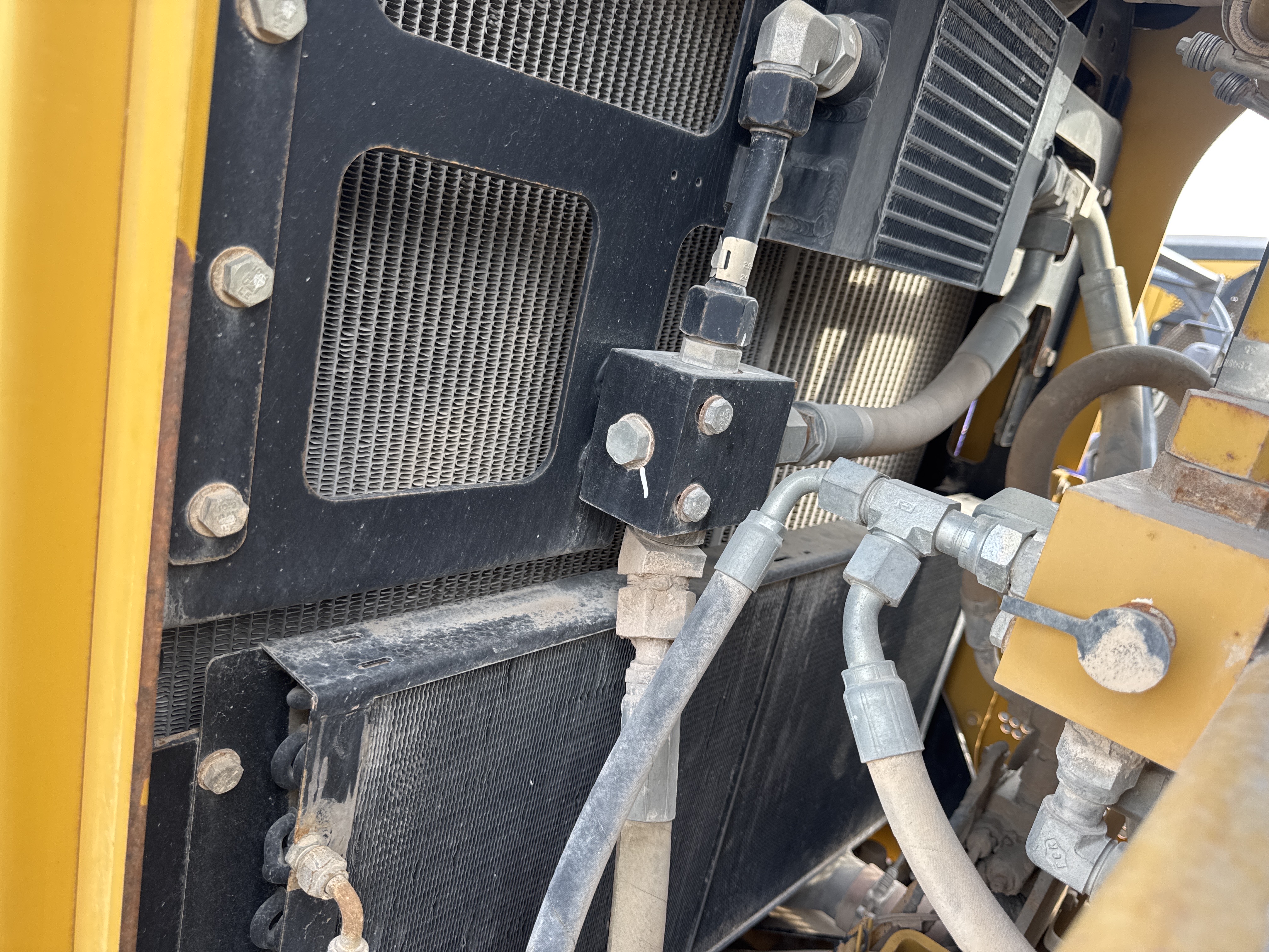 MGG-003-كاتربيلر-140M-كريدرات-فحص-المحرك-المبرد،-المكثف،-المبرد-المتوسط،-المبرد-الهيدروليكي-1