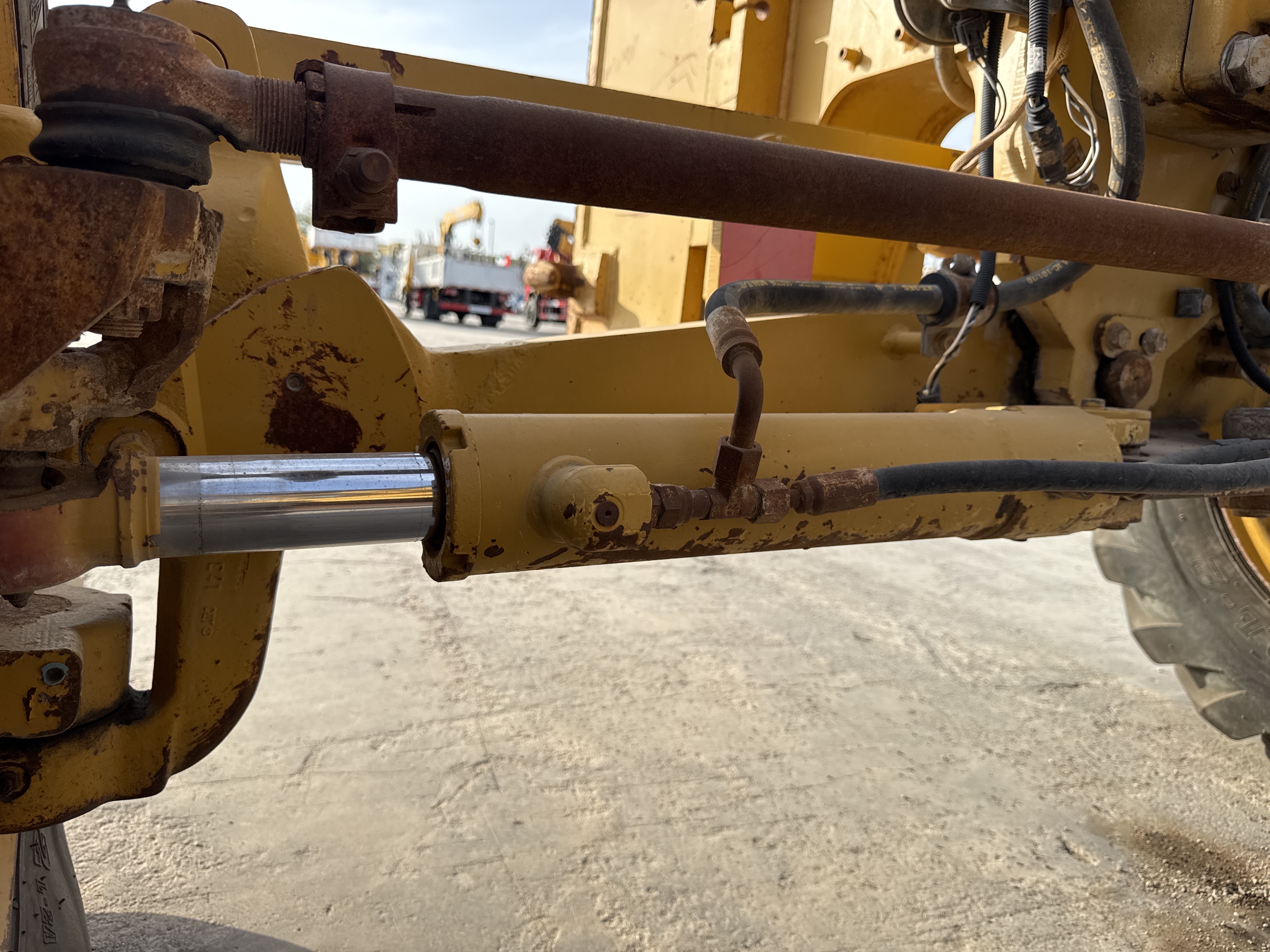 MGG-003-كاتربيلر-140M-كريدرات-فحص-الهيدروليك-اسطوانات-القيادة-1