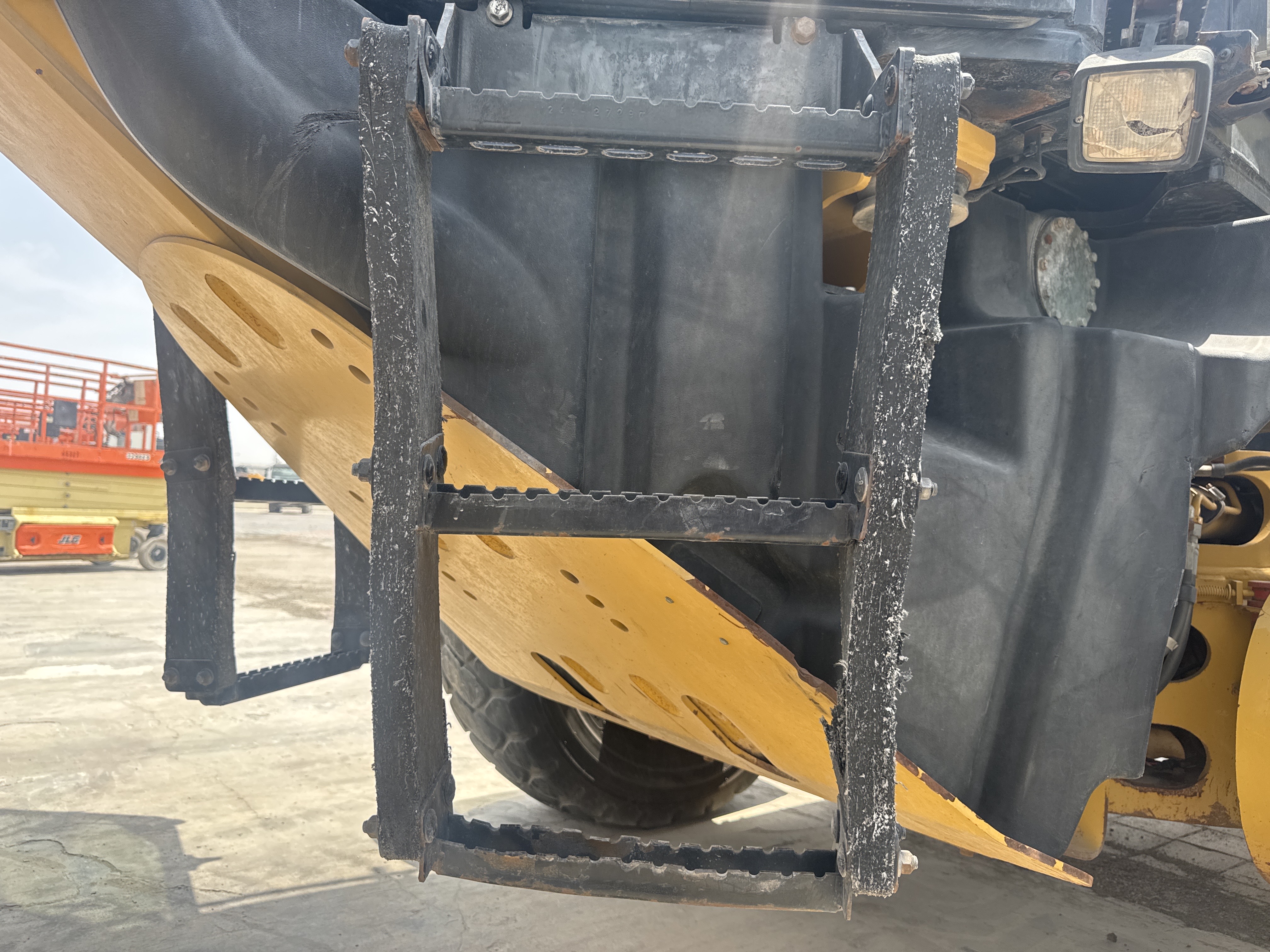 MGG-003-كاتربيلر-140M-كريدرات-فحص-الهيكل-السلالم-والمداسات-1