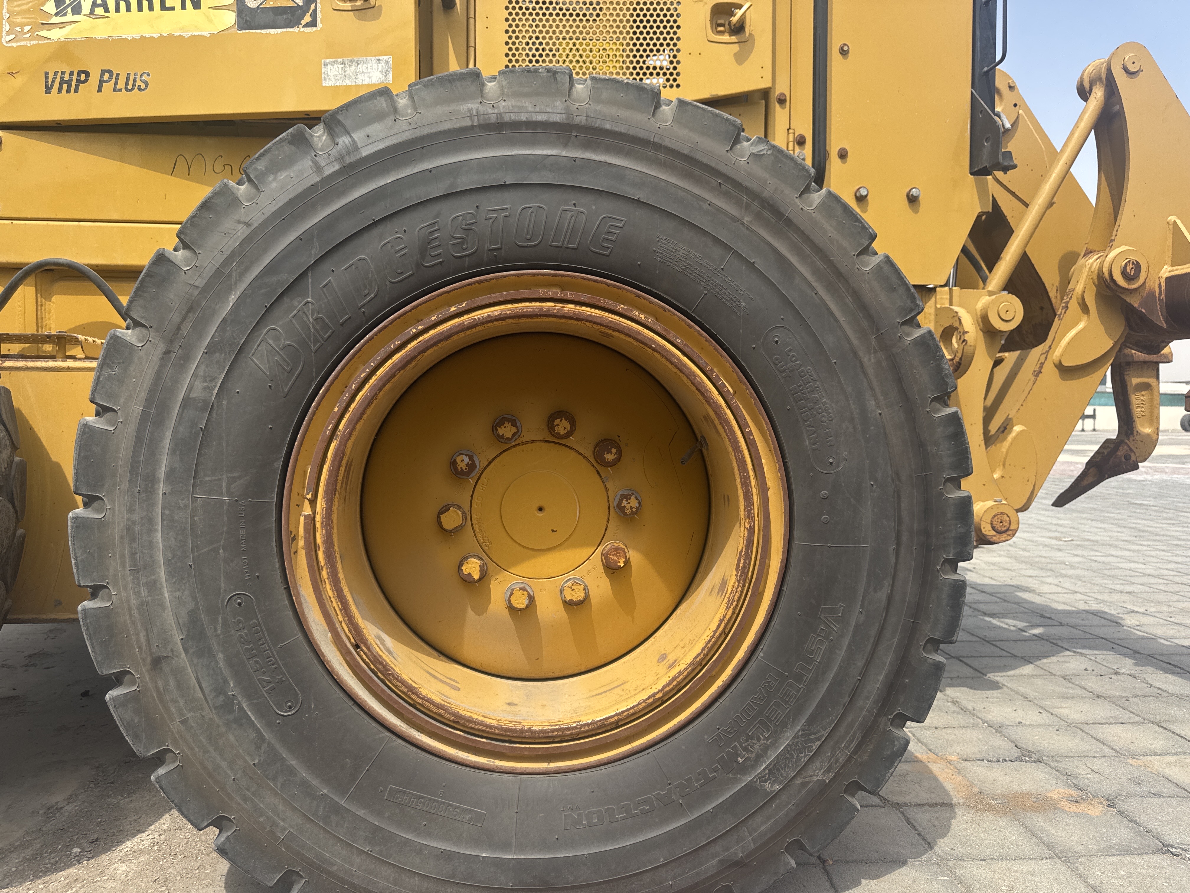 MGG-003-كاتربيلر-140M-كريدرات-فحص-الهيكل-الإطار-الخلفي-الأيسر-/-محور-العجلة---الحالة-1