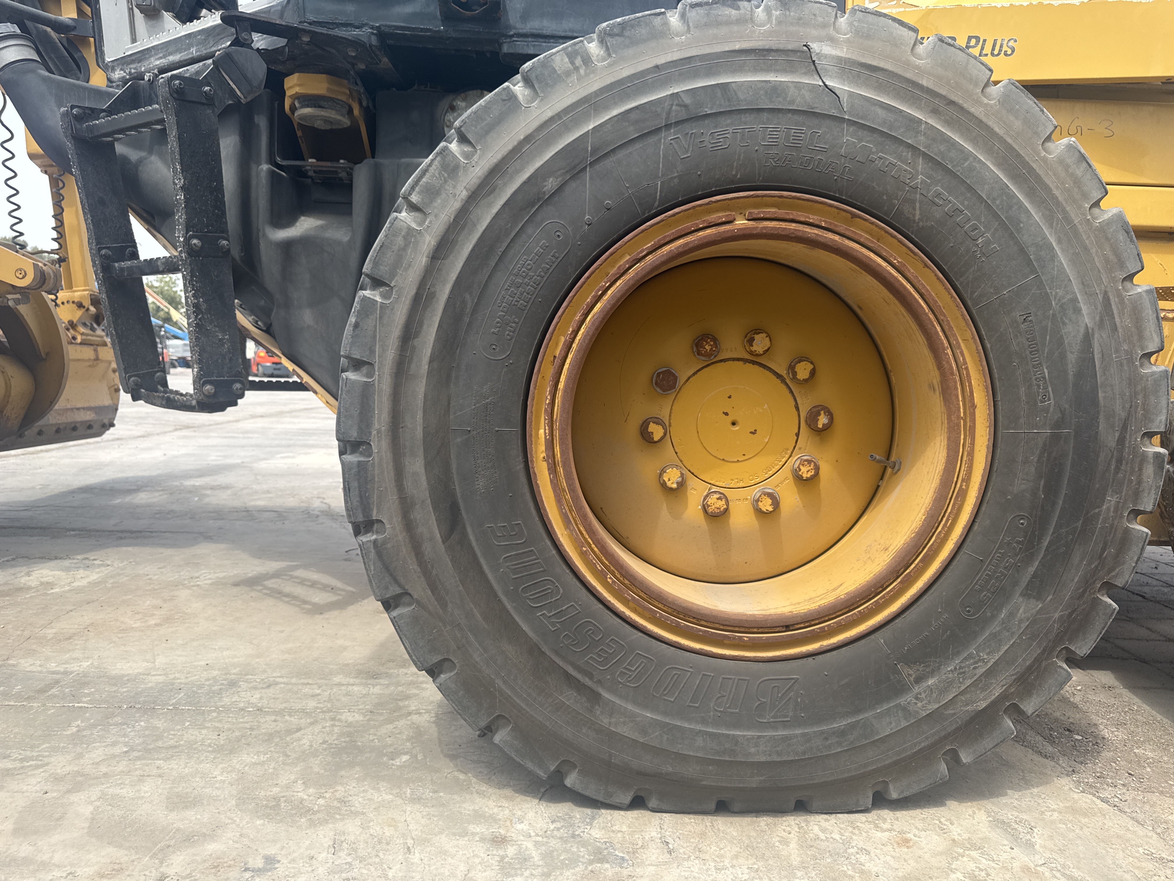 MGG-003-كاتربيلر-140M-كريدرات-فحص-الهيكل-الإطار-الأوسط-الأيسر-/-محور-العجلة---الحالة-1