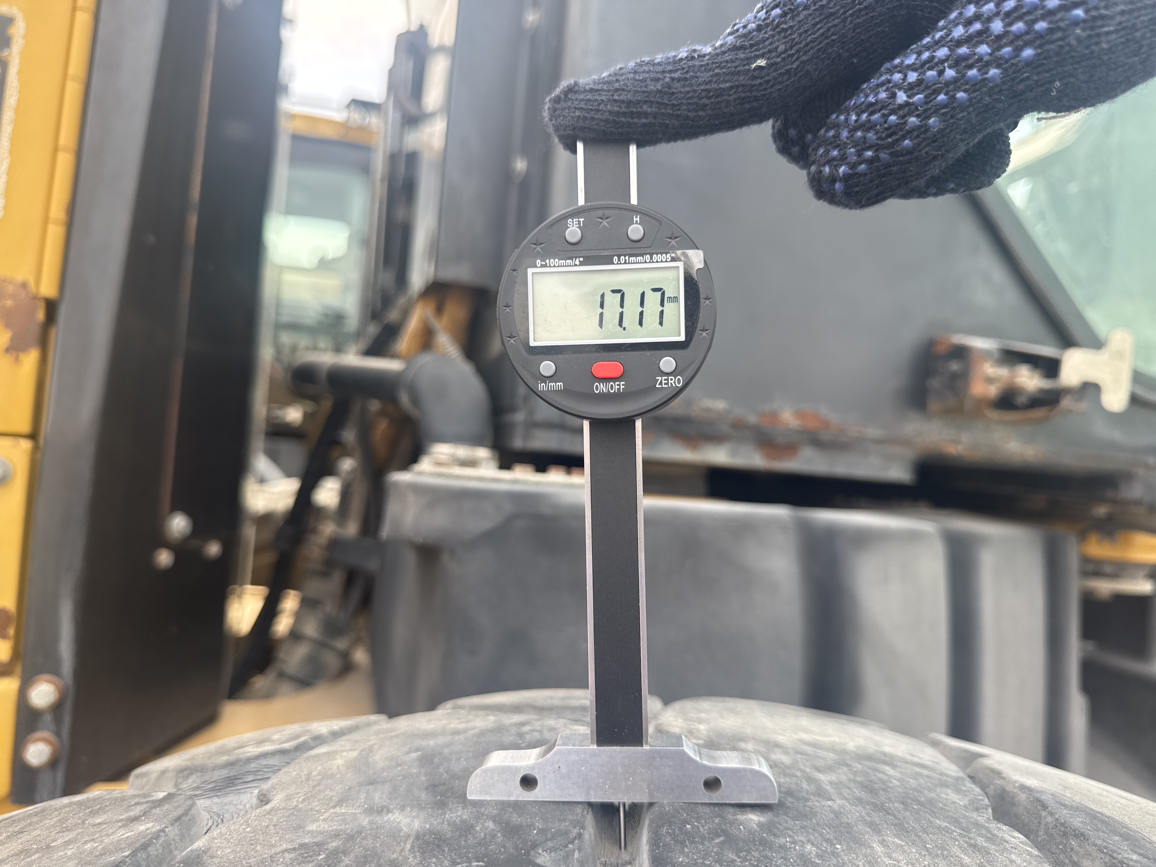 MGG-003-كاتربيلر-140M-كريدرات-فحص-الهيكل-الإطار-الأوسط-الأيمن---عمق-المداس-1