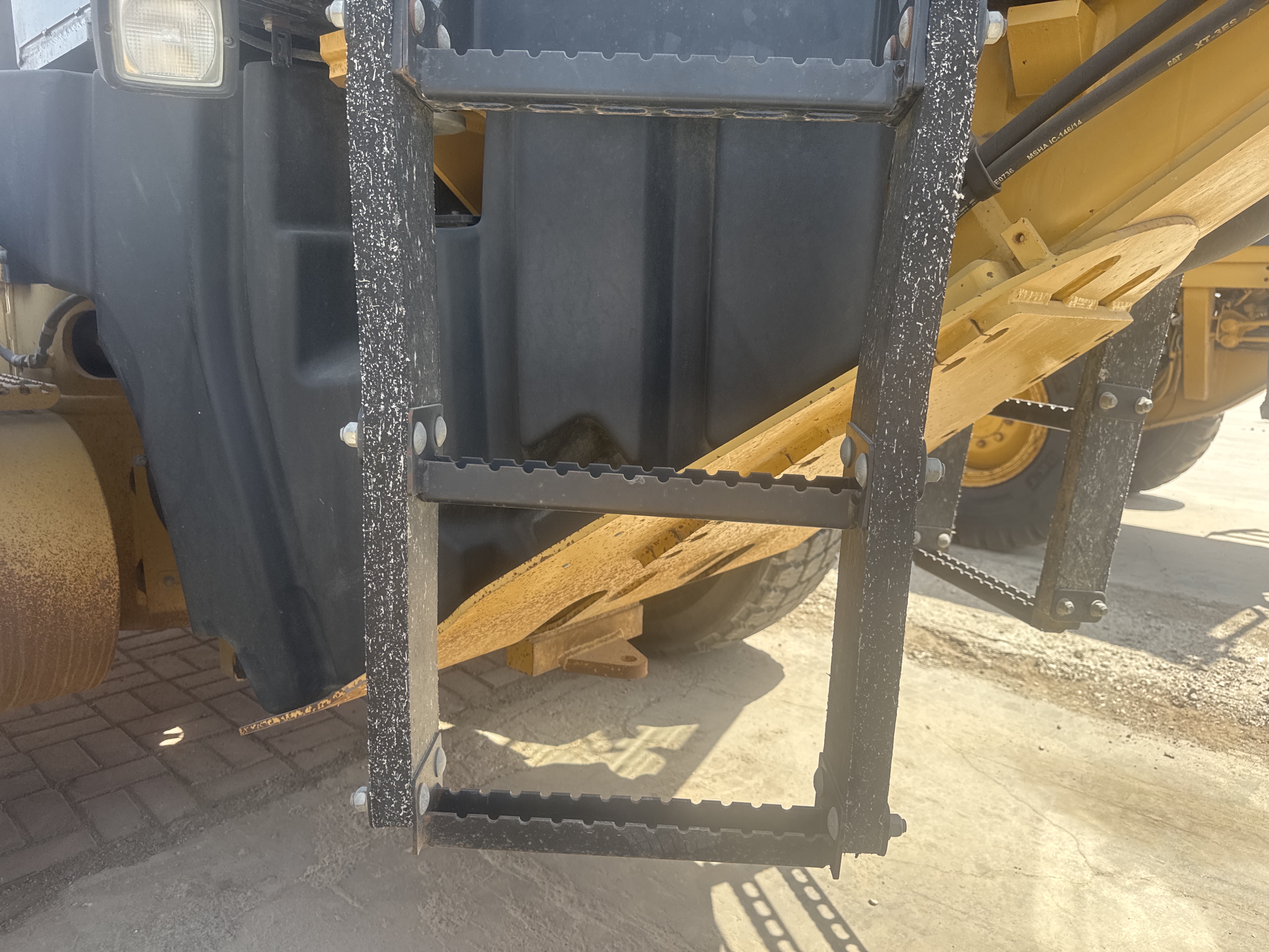 MGG-004-كاتربيلر-140M-VHP-Plus-كريدرات-فحص-الهيكل-السلالم-والمداسات-1