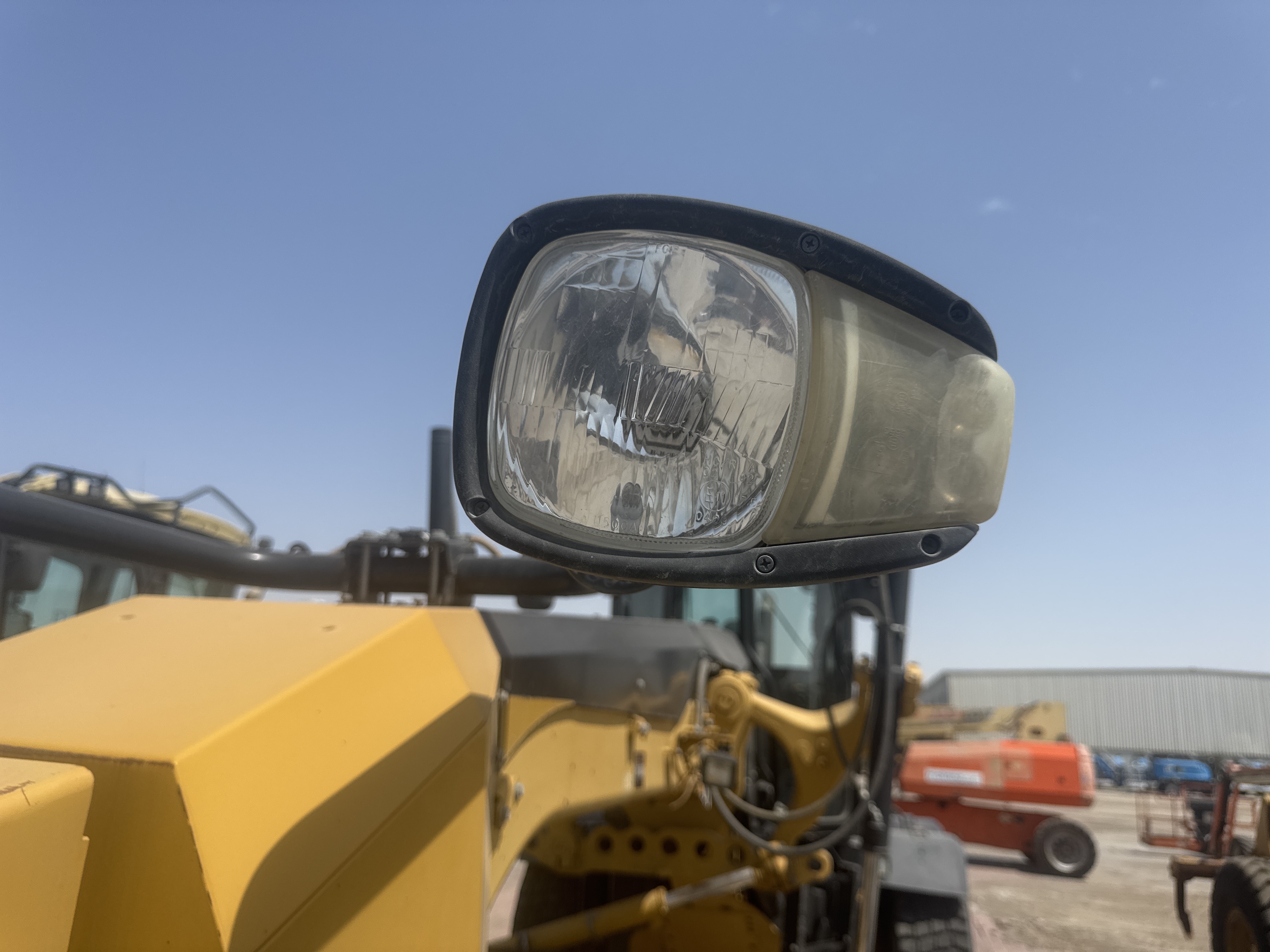 MGG-004-كاتربيلر-140M-VHP-Plus-كريدرات-فحص-الهيكل-الأنوار-الخارجية-1