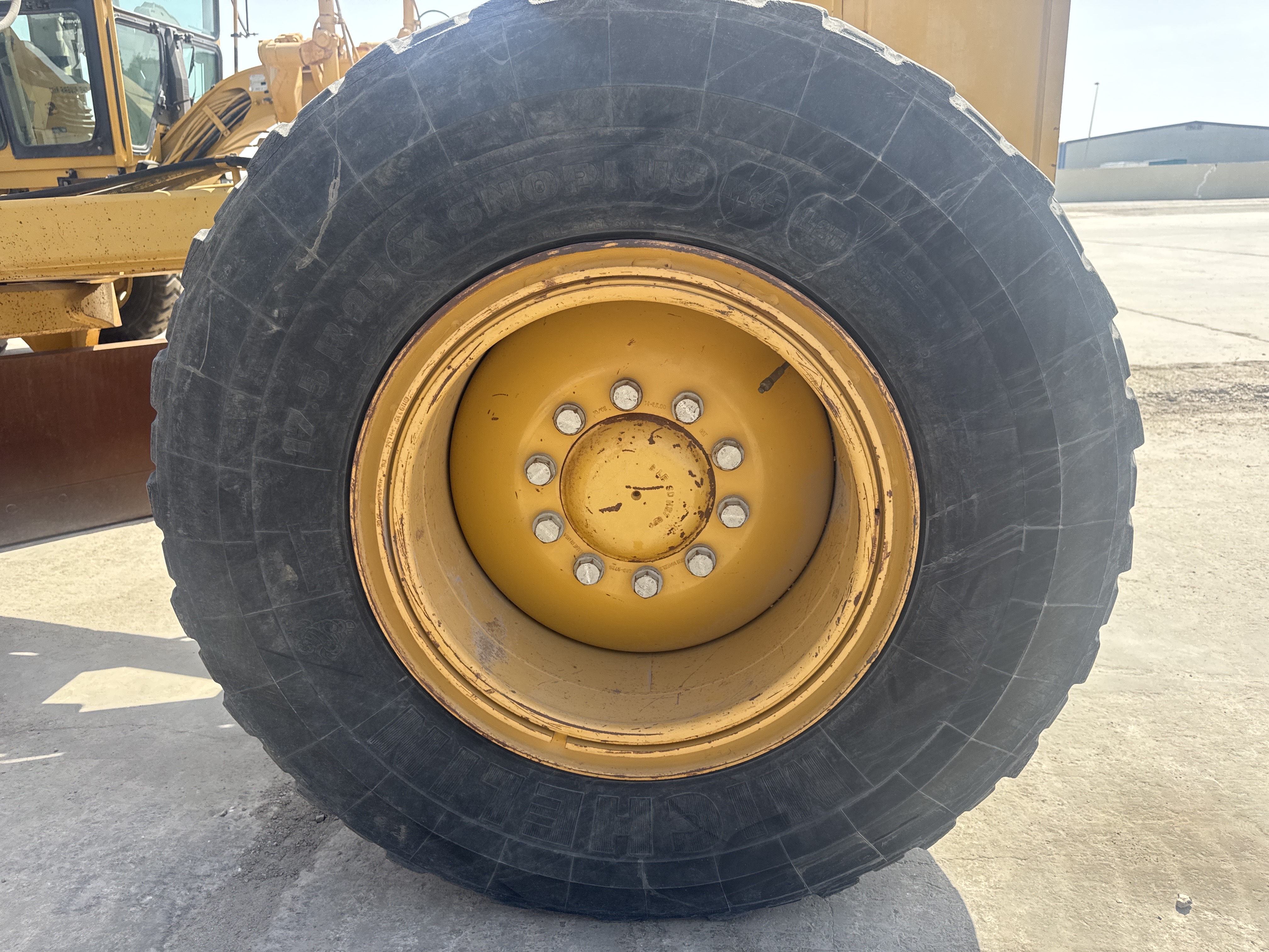 MGG-004-كاتربيلر-140M-VHP-Plus-كريدرات-فحص-الهيكل-الإطار-الأمامي-الأيمن-/-محور-العجلة---الحالة-1