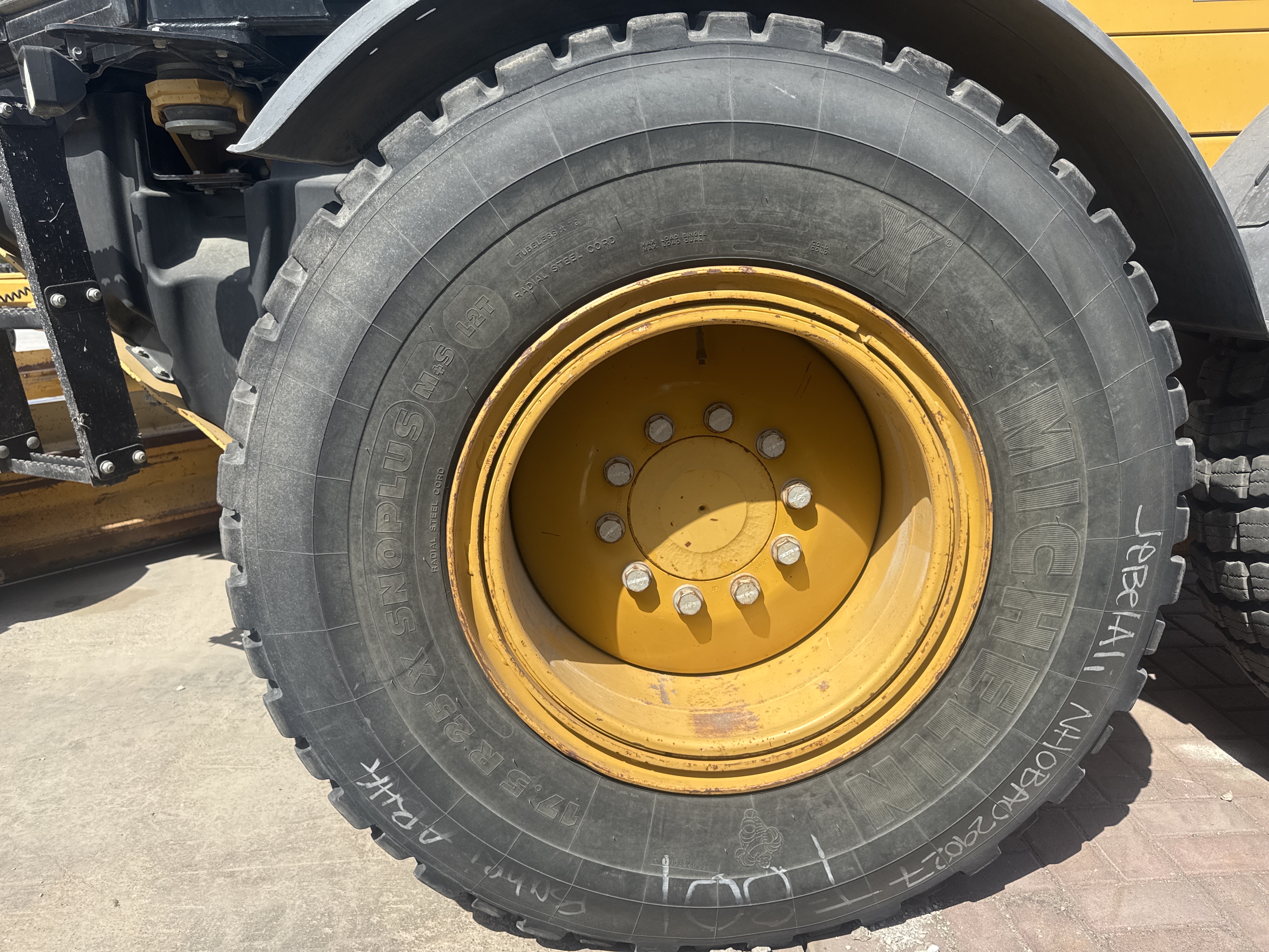 MGG-004-كاتربيلر-140M-VHP-Plus-كريدرات-فحص-الهيكل-الإطار-الأوسط-الأيسر-/-محور-العجلة---الحالة-1
