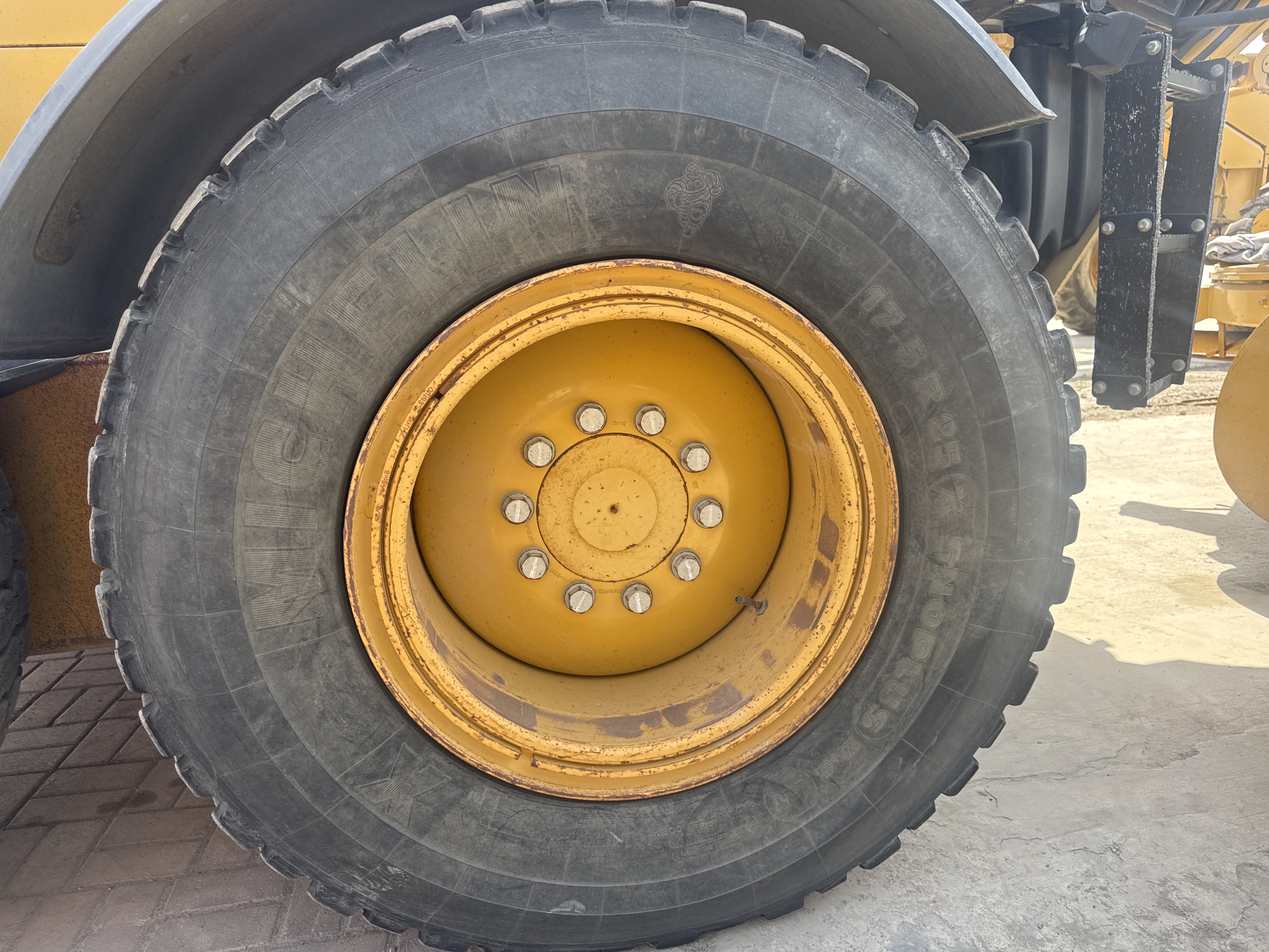 MGG-004-كاتربيلر-140M-VHP-Plus-كريدرات-فحص-الهيكل-الإطار-الأوسط-الأيمن-/-محور-العجلة---الحالة-1