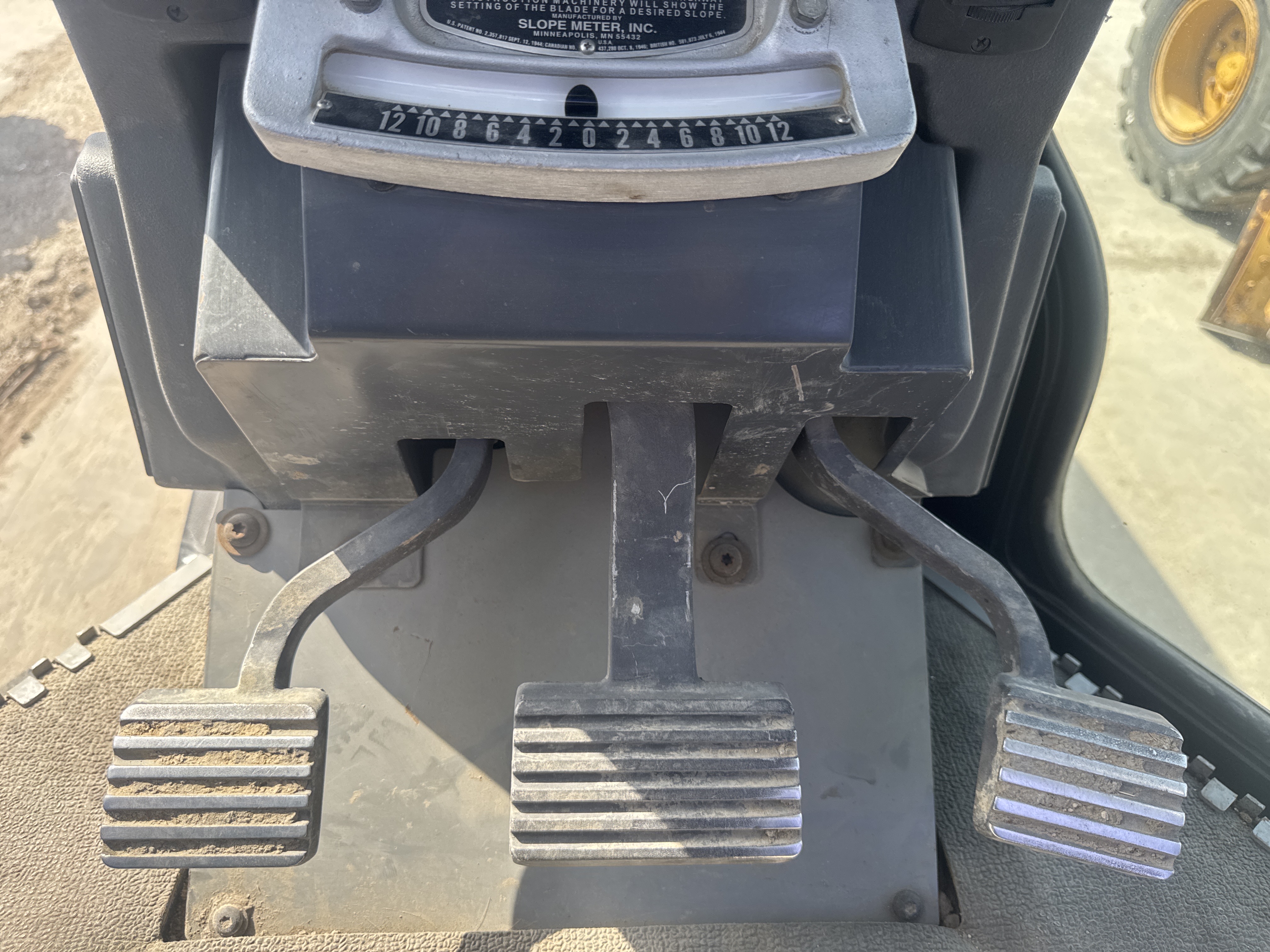 MGG-004-كاتربيلر-140M-VHP-Plus-كريدرات-فحص-الكابينة-الدواسات-1