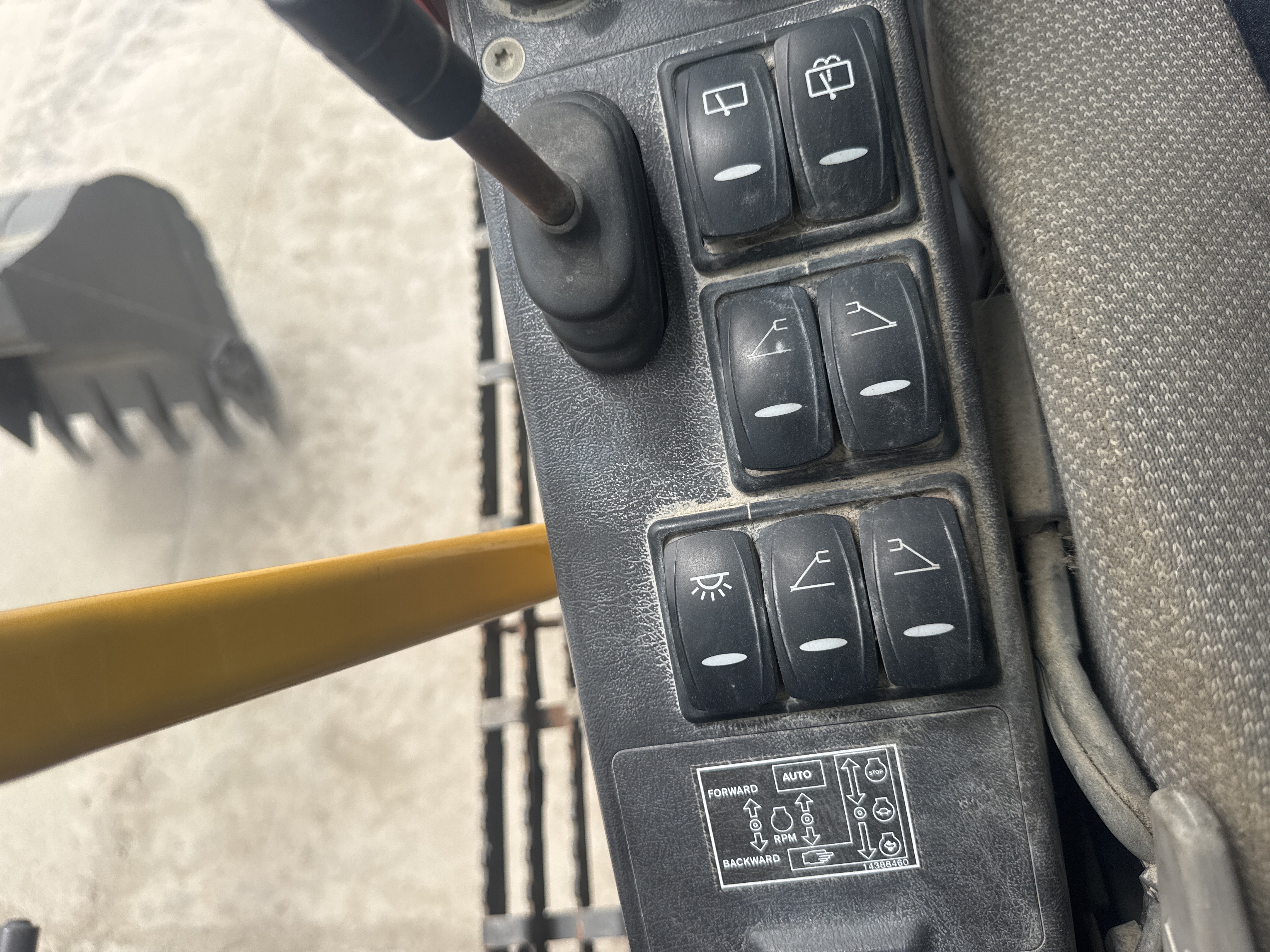 WLX-001-Volvo-EW160D-Wheel-excavators-inspection-Cabin-Electronic-instrument-board-1