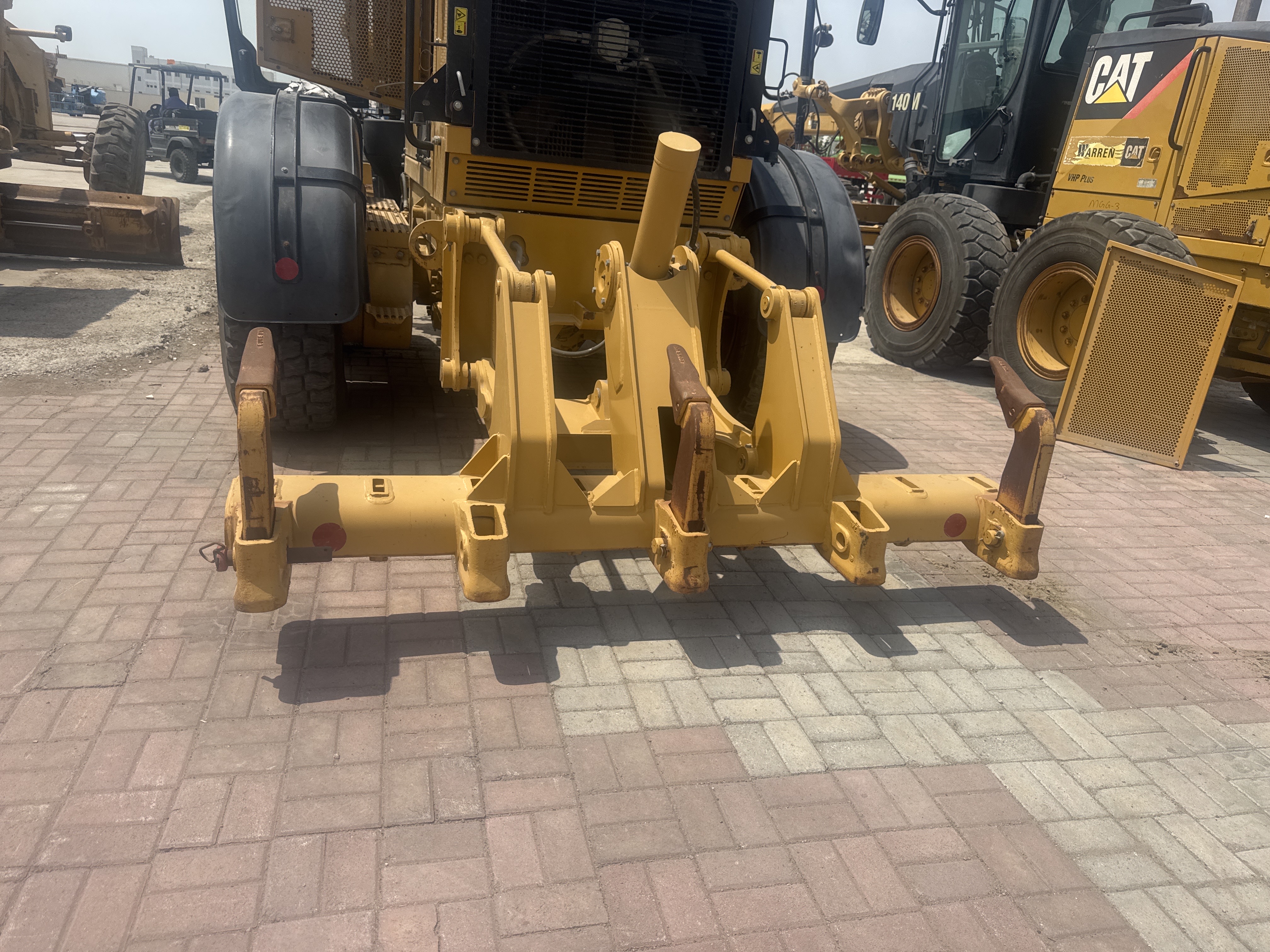 MGG-004-كاتربيلر-140M-VHP-Plus-كريدرات-فحص-المرفقات-العرقوب-1
