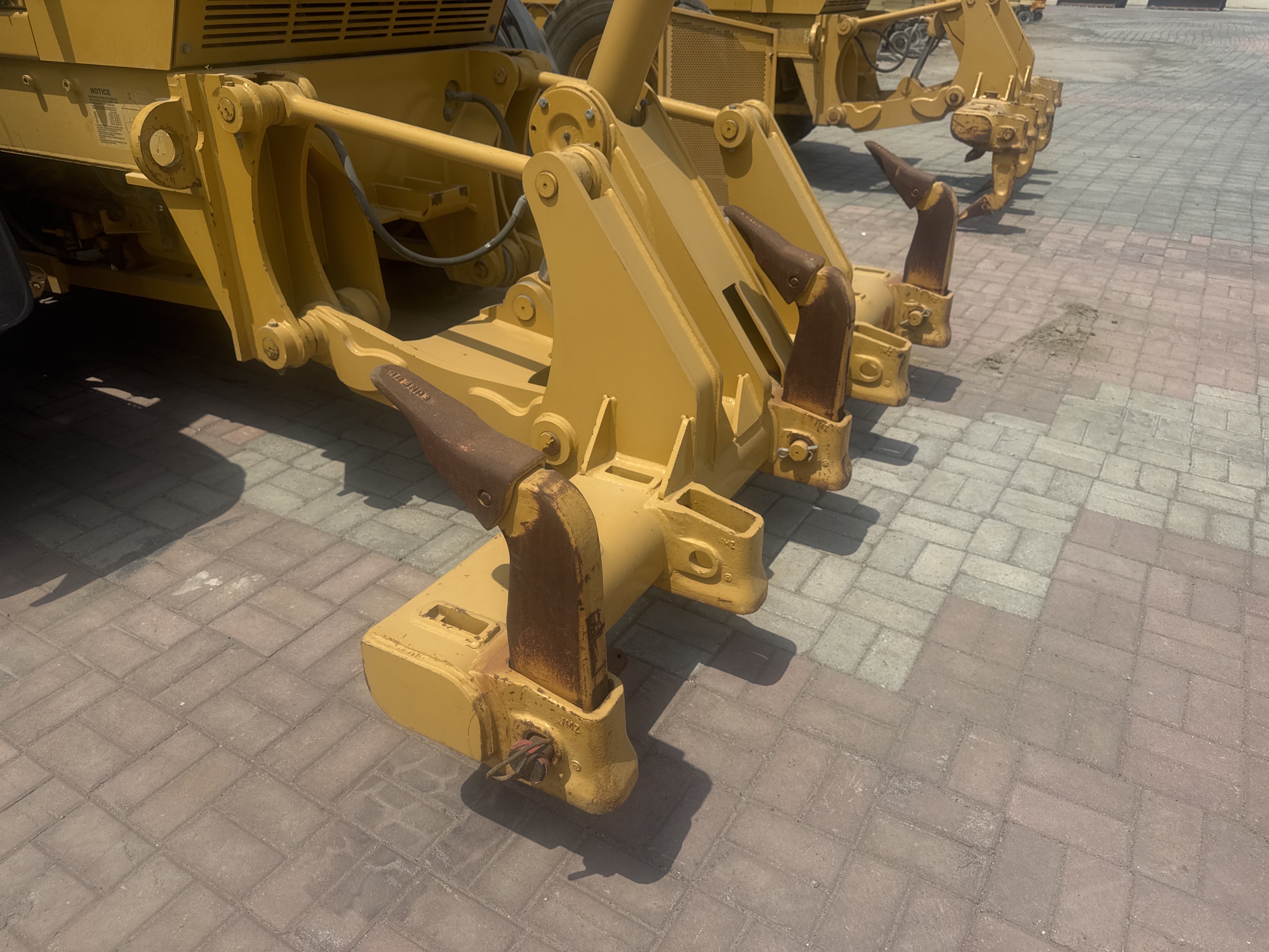 MGG-004-كاتربيلر-140M-VHP-Plus-كريدرات-فحص-المرفقات-العرقوب-1