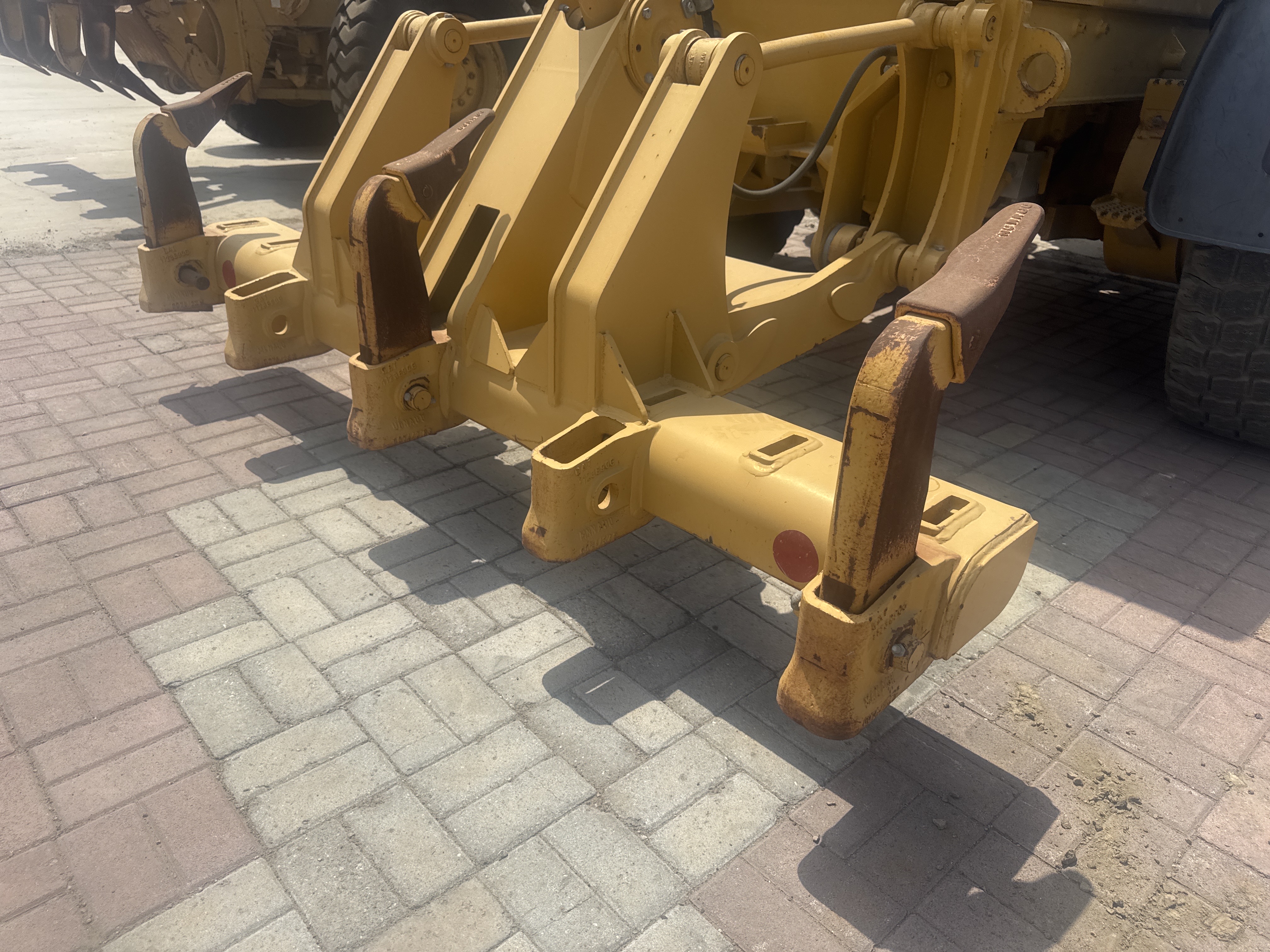 MGG-004-كاتربيلر-140M-VHP-Plus-كريدرات-فحص-المرفقات-العرقوب-1