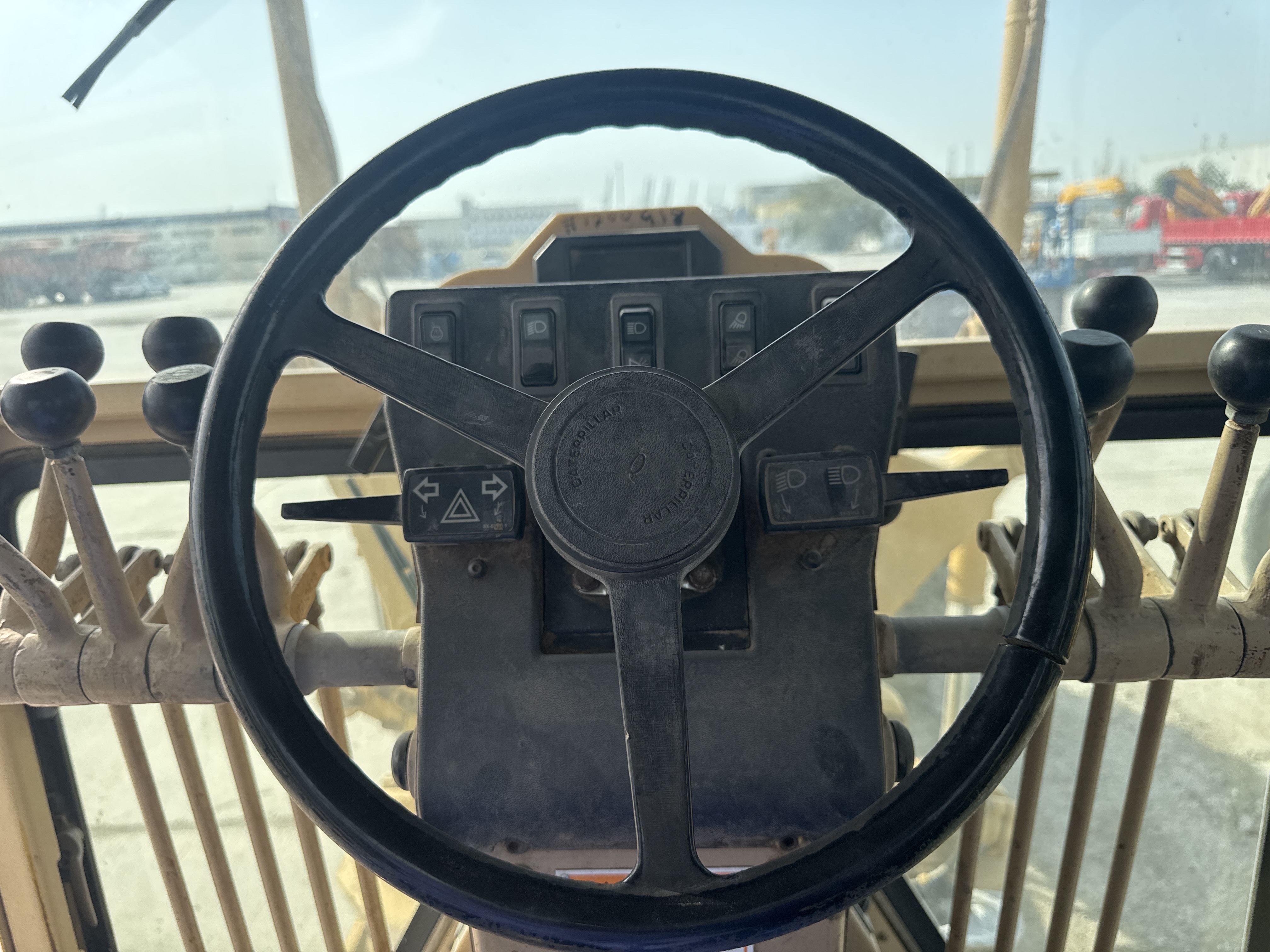 MGG-005-Cat-140H-Motor-graders-inspection-Cabin-Steering-controls-1