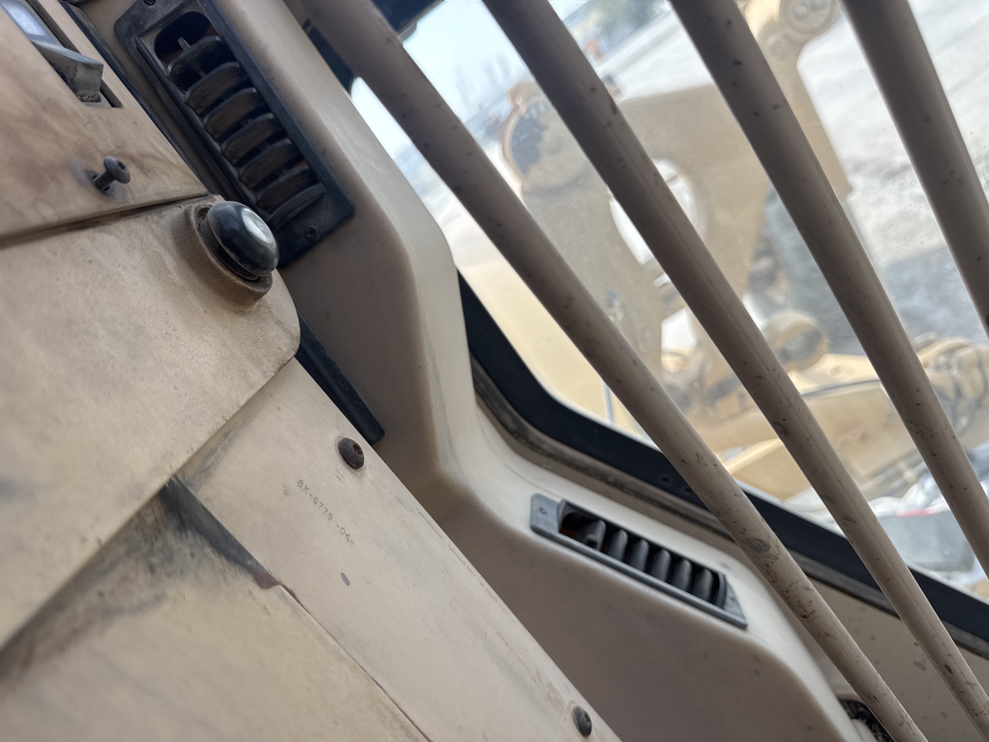 MGG-005-Cat-140H-Motor-graders-inspection-Air-conditioning-Vents-and-air-flow-1
