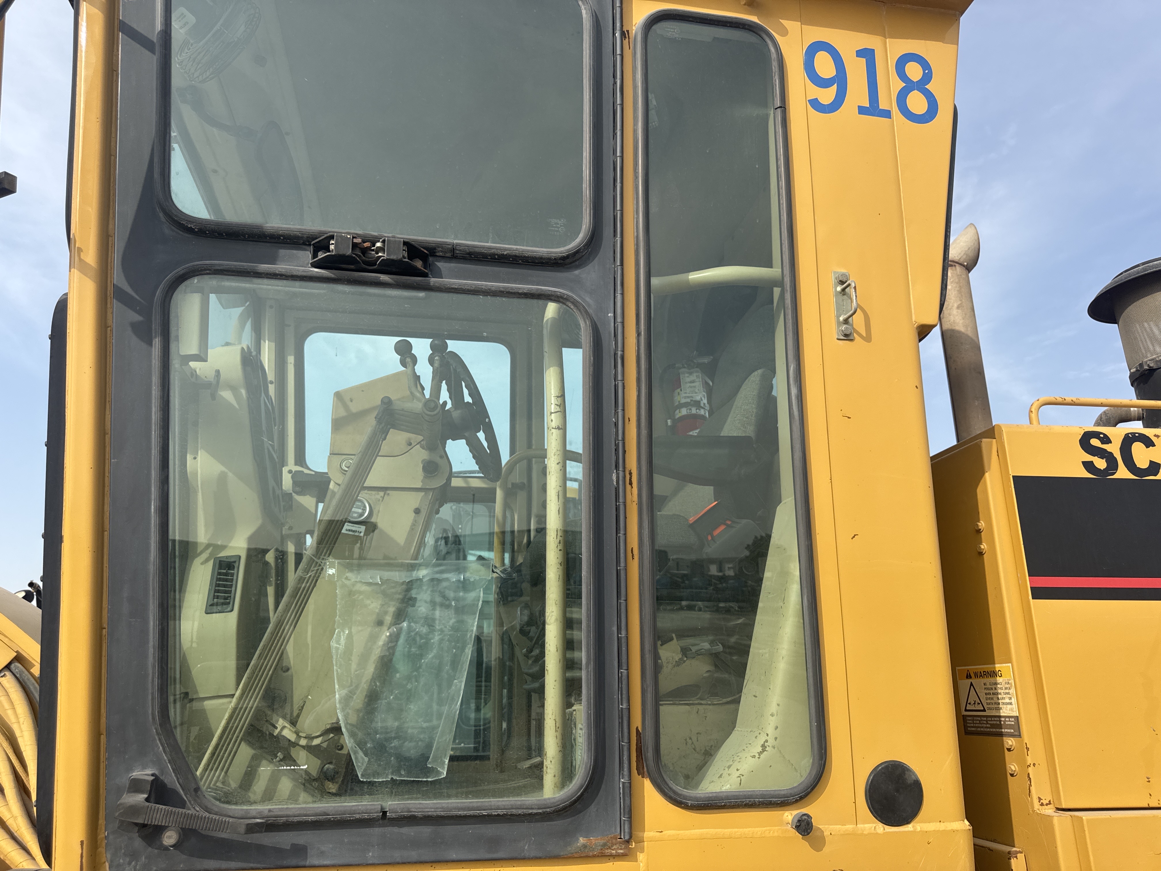 MGG-005-Cat-140H-Motor-graders-inspection-Safety-Glass-1