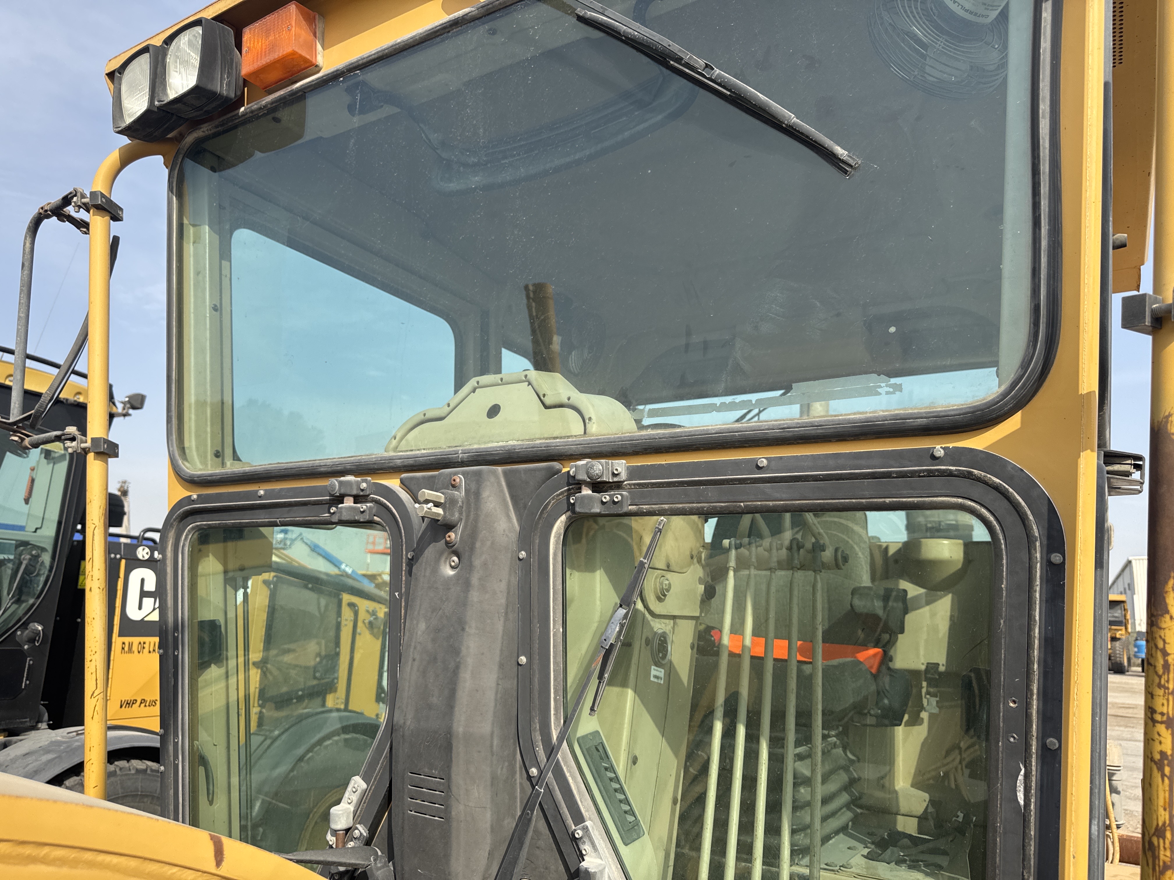 MGG-005-Cat-140H-Motor-graders-inspection-Electronics-Wipers-1